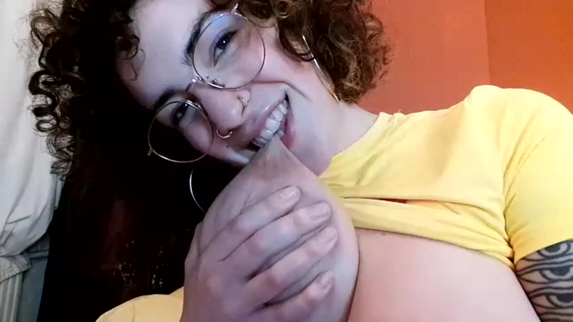 Gallery image thumbnail from MissAveryBlue's myfreecams stream on, 02/14/2024, 19:57 image 18 of 20