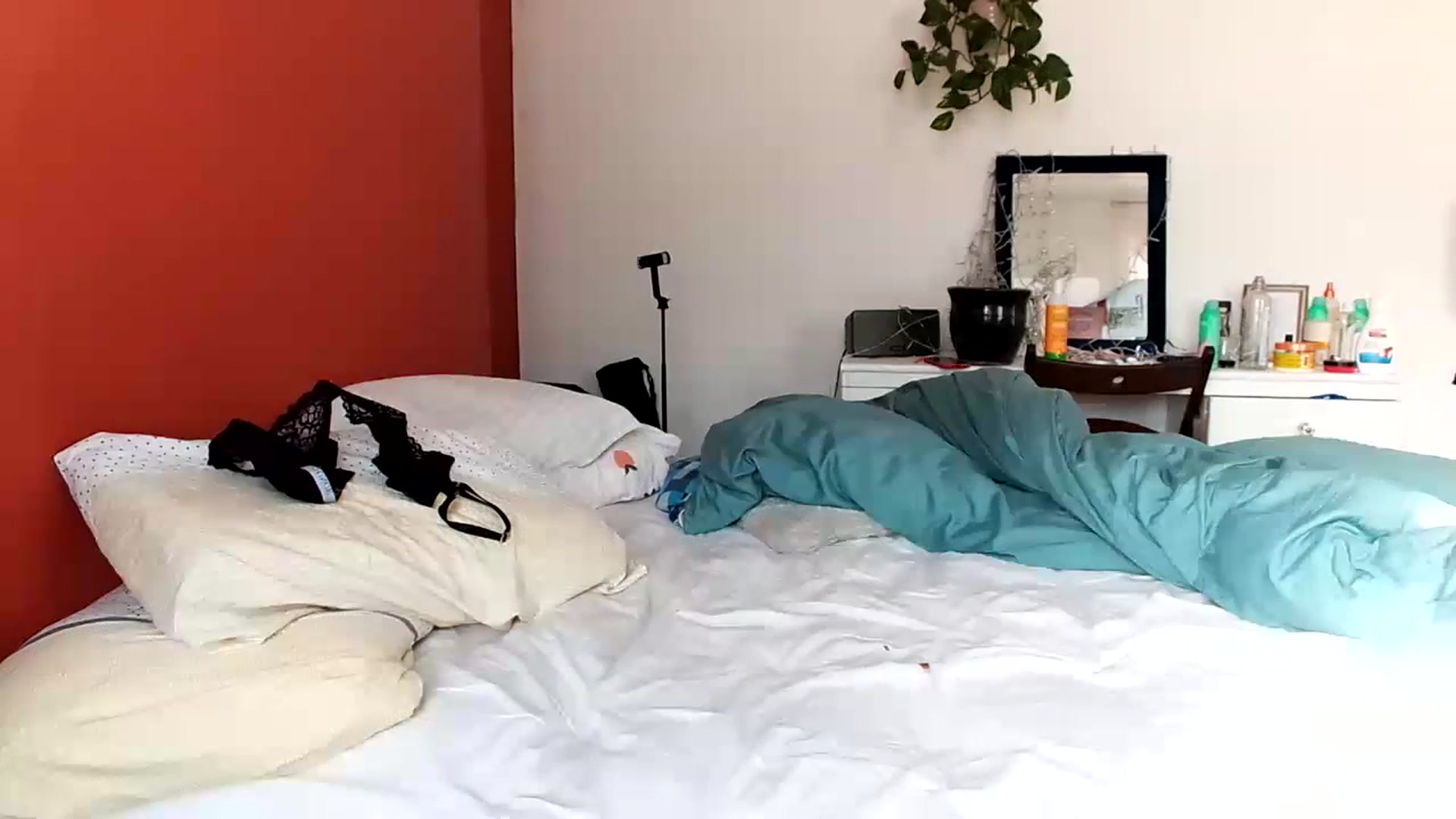 Gallery image thumbnail from MissAveryBlue's myfreecams stream on, 02/19/2024, 14:00 image 17 of 20