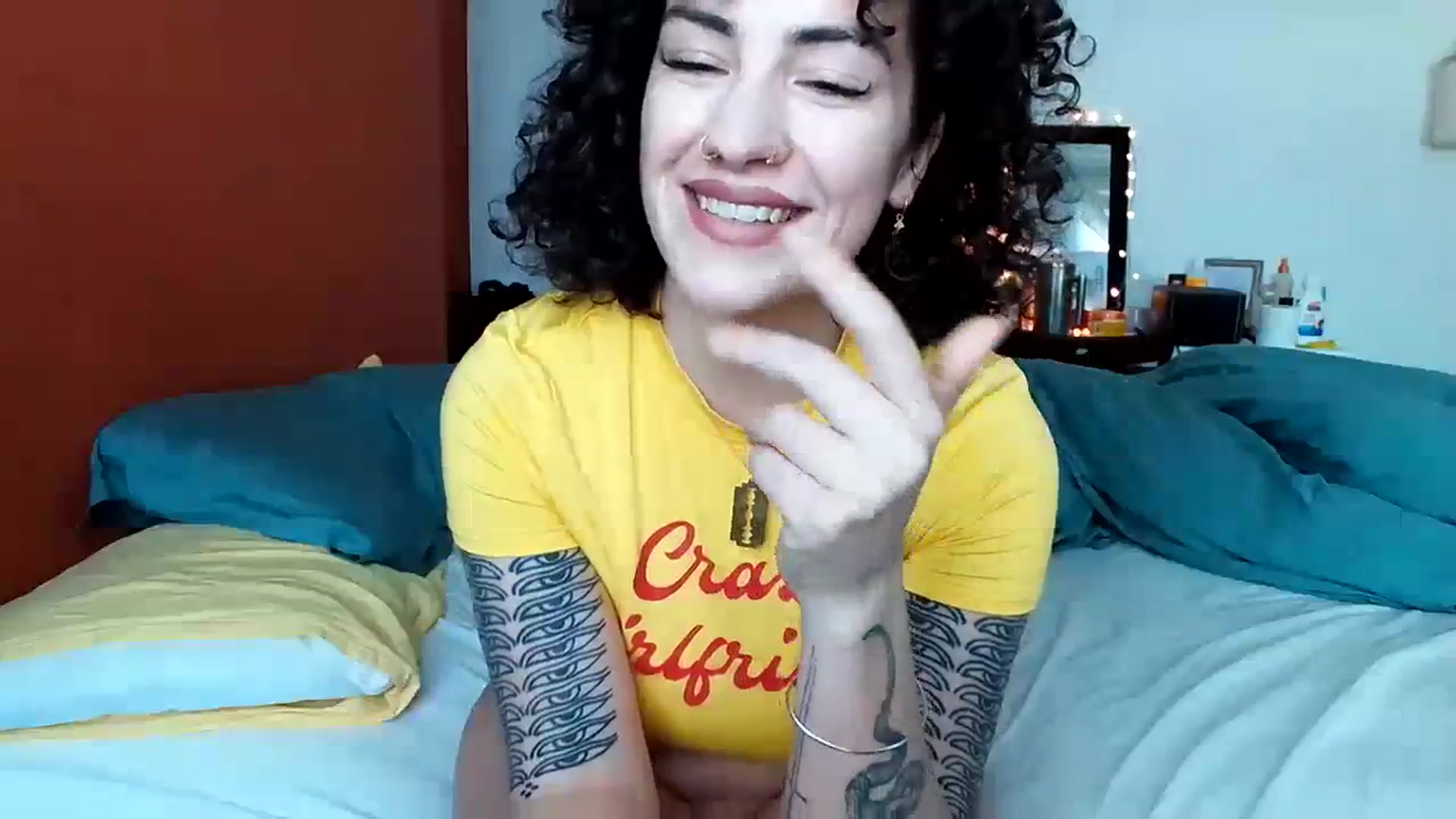 Gallery image thumbnail from MissAveryBlue's myfreecams stream on, 04/03/2024, 14:35 image 13 of 20