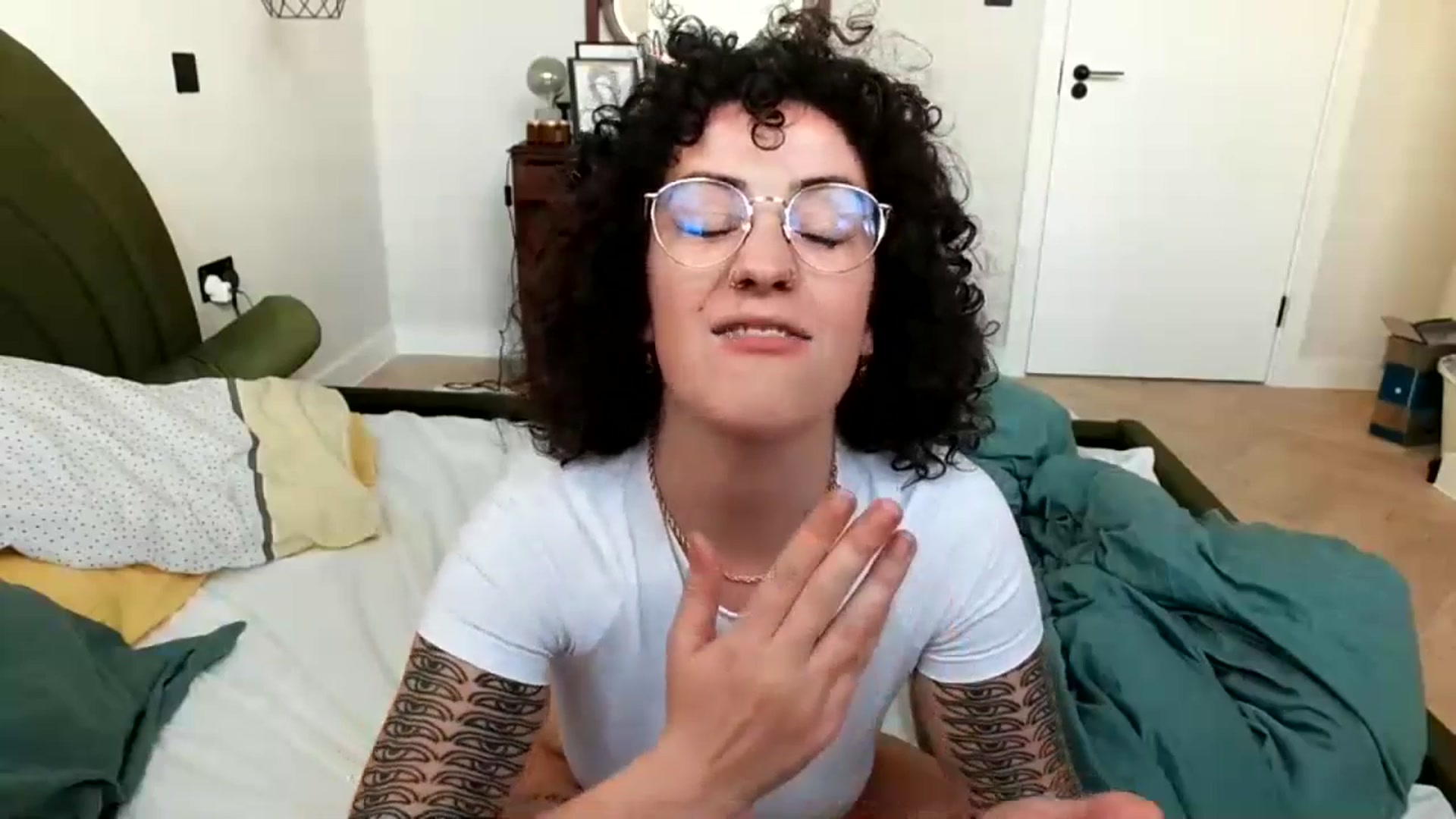 Gallery image thumbnail from MissAveryBlue's myfreecams stream on, 04/20/2024, 17:55 image 3 of 20