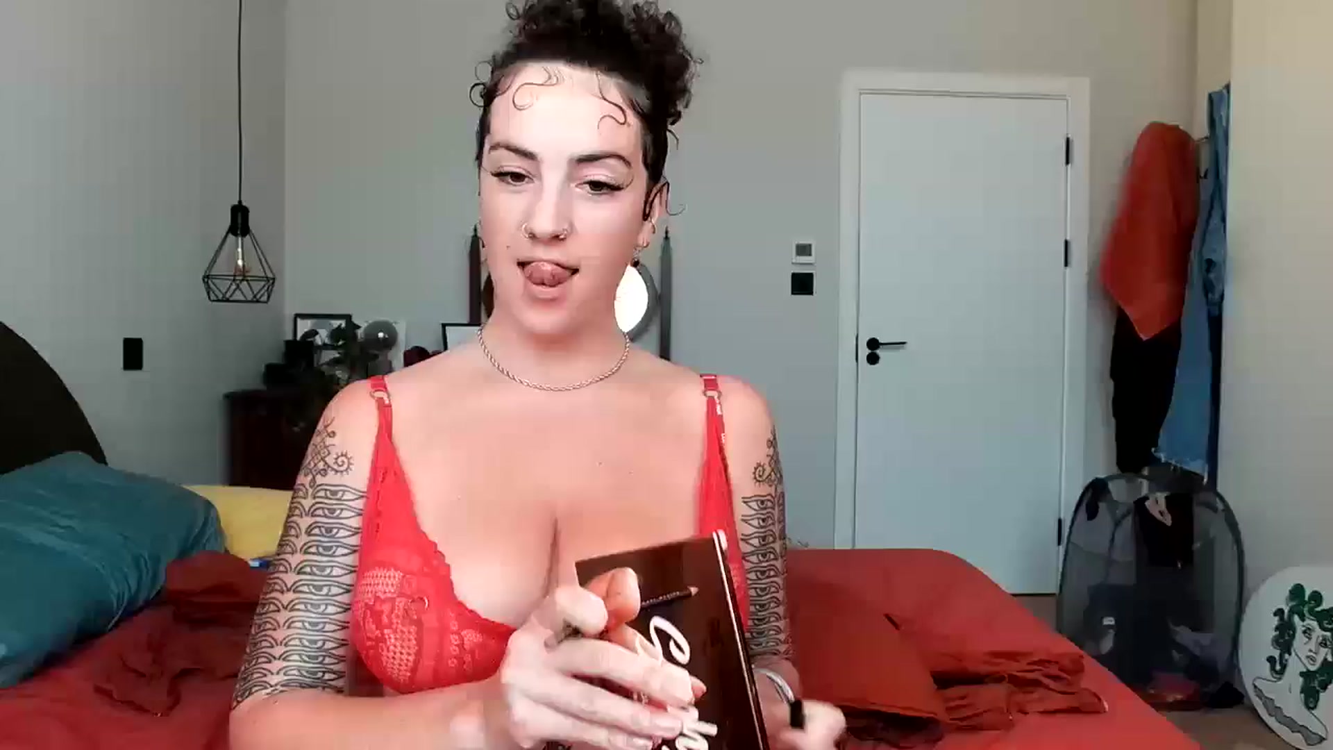 Gallery image thumbnail from MissAveryBlue's myfreecams stream on, 06/29/2024, 15:49 image 8 of 20