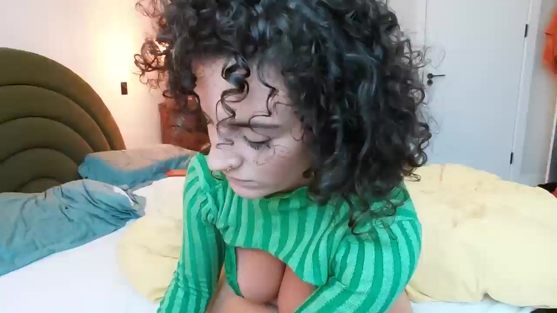 Gallery image thumbnail from MissAveryBlue's myfreecams stream on, 11/27/2024, 15:02 image 6 of 20