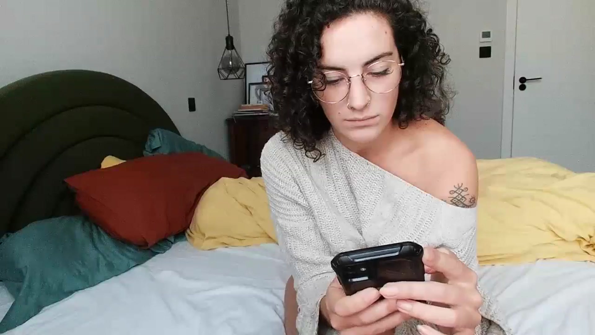 Gallery image thumbnail from MissAveryBlue's myfreecams stream on, 11/30/2024, 15:40 image 15 of 20