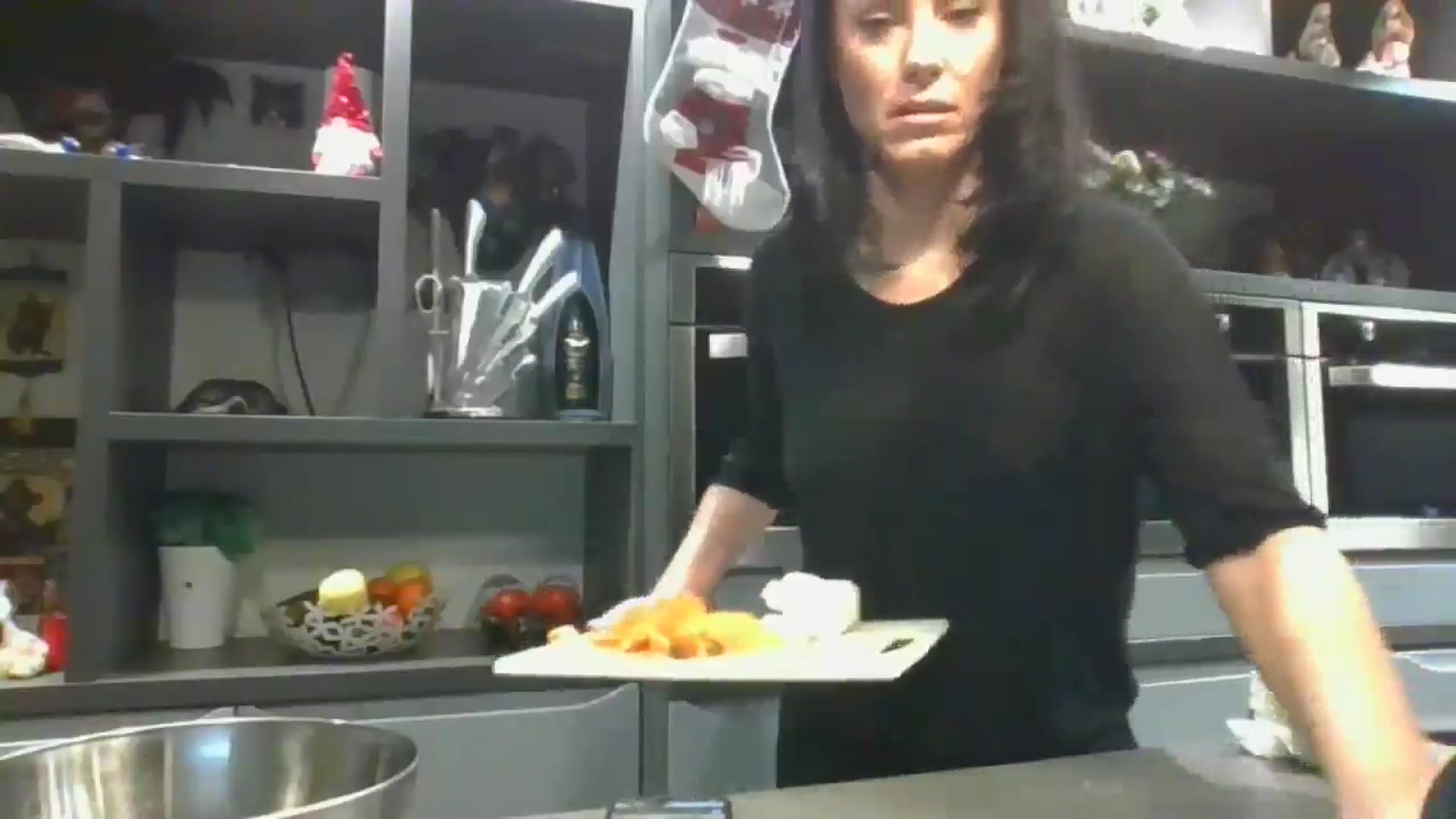 Gallery image thumbnail from MissBee's myfreecams stream on, 12/17/2024, 18:00 image 3 of 20