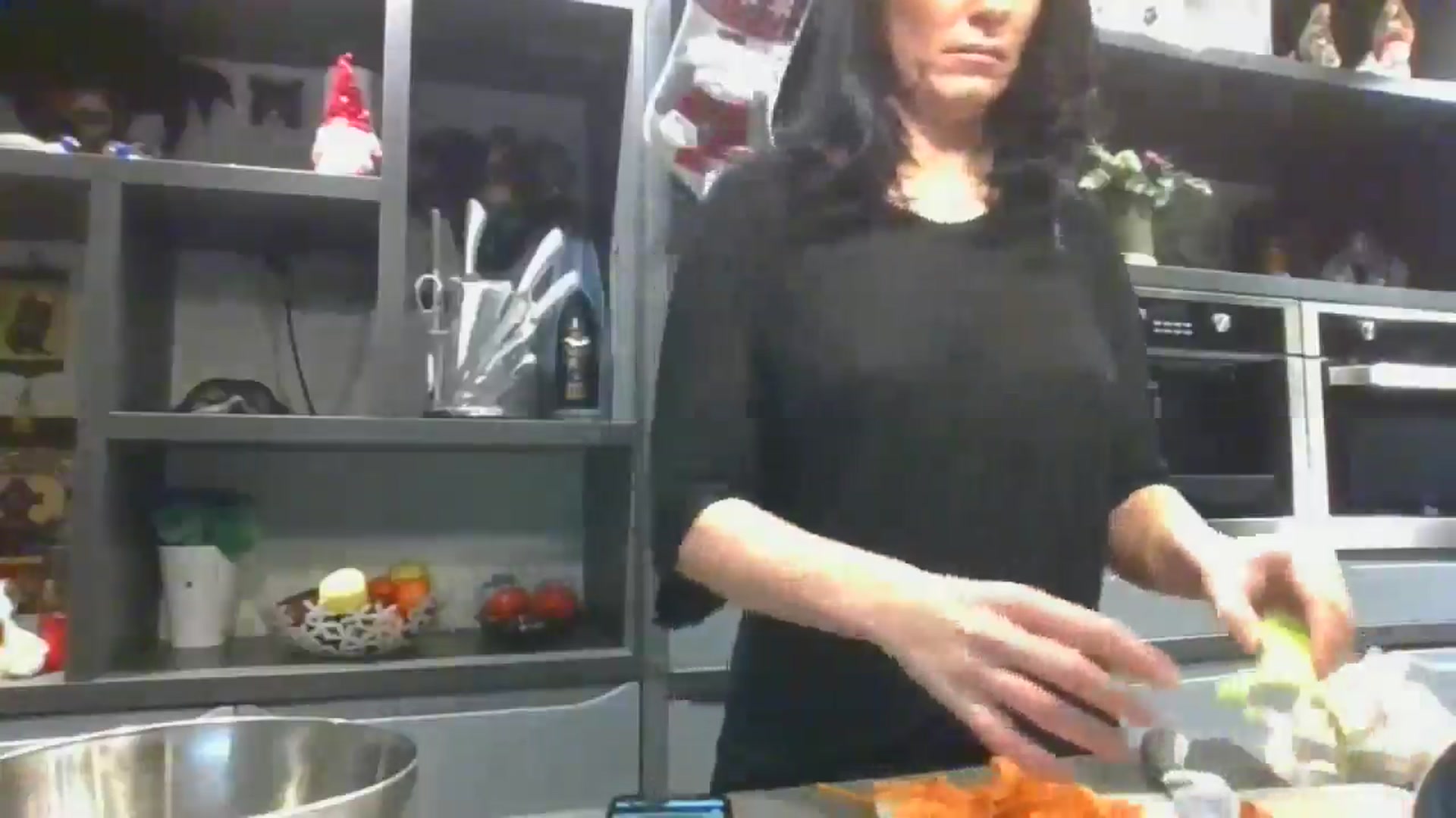Gallery image thumbnail from MissBee's myfreecams stream on, 12/17/2024, 18:00 image 2 of 20