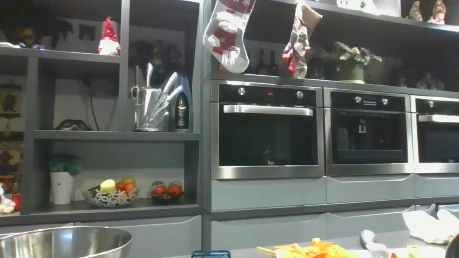 Gallery image thumbnail from MissBee's myfreecams stream on, 12/17/2024, 18:00 image 1 of 20