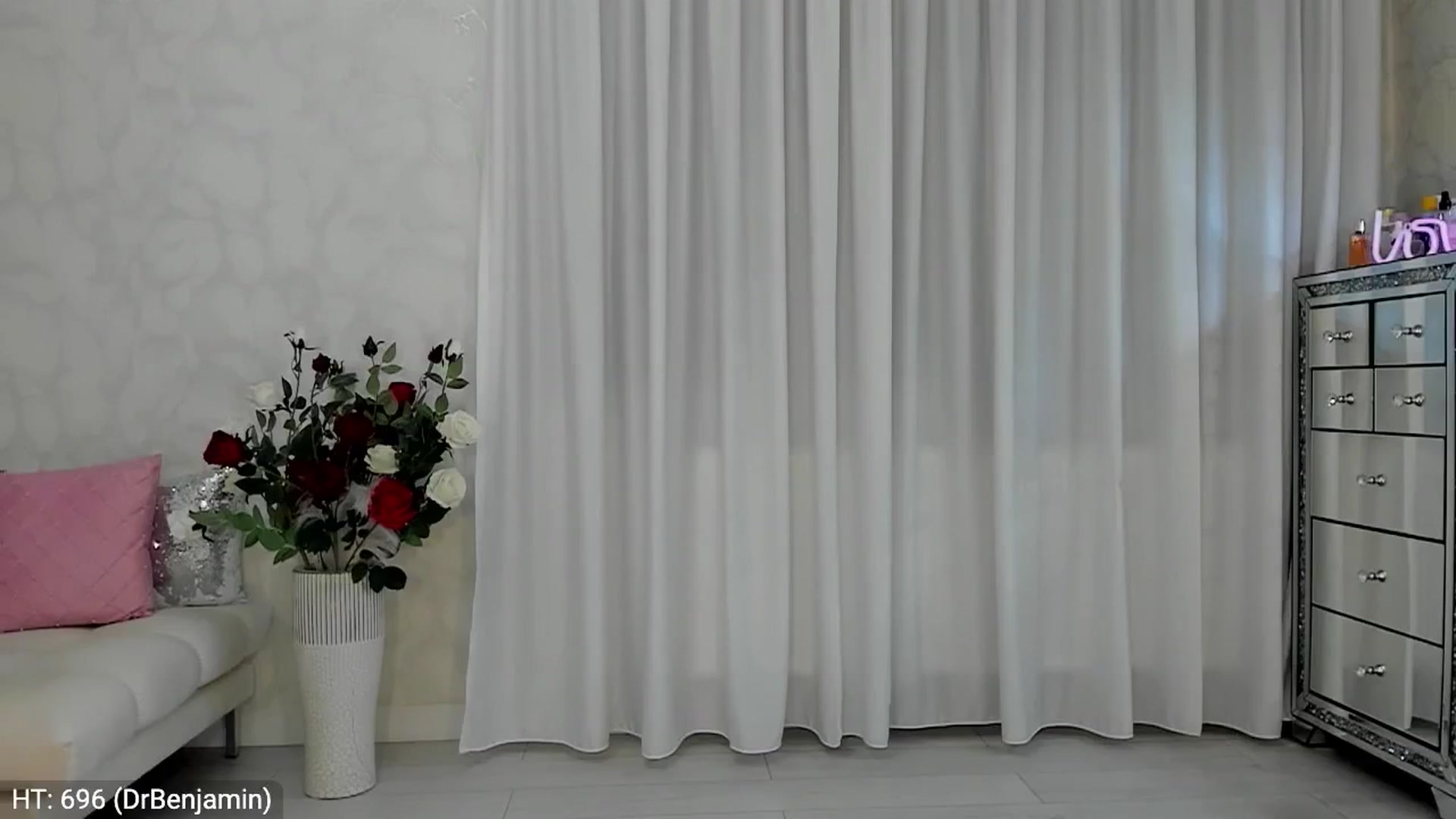 Gallery image thumbnail from MissButterfly's myfreecams stream on, 09/13/2024, 02:21 image 16 of 20
