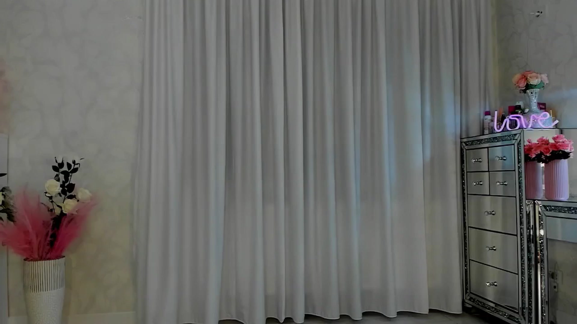Gallery image thumbnail from MissButterfly's myfreecams stream on, 03/13/2025, 03:40 image 8 of 20