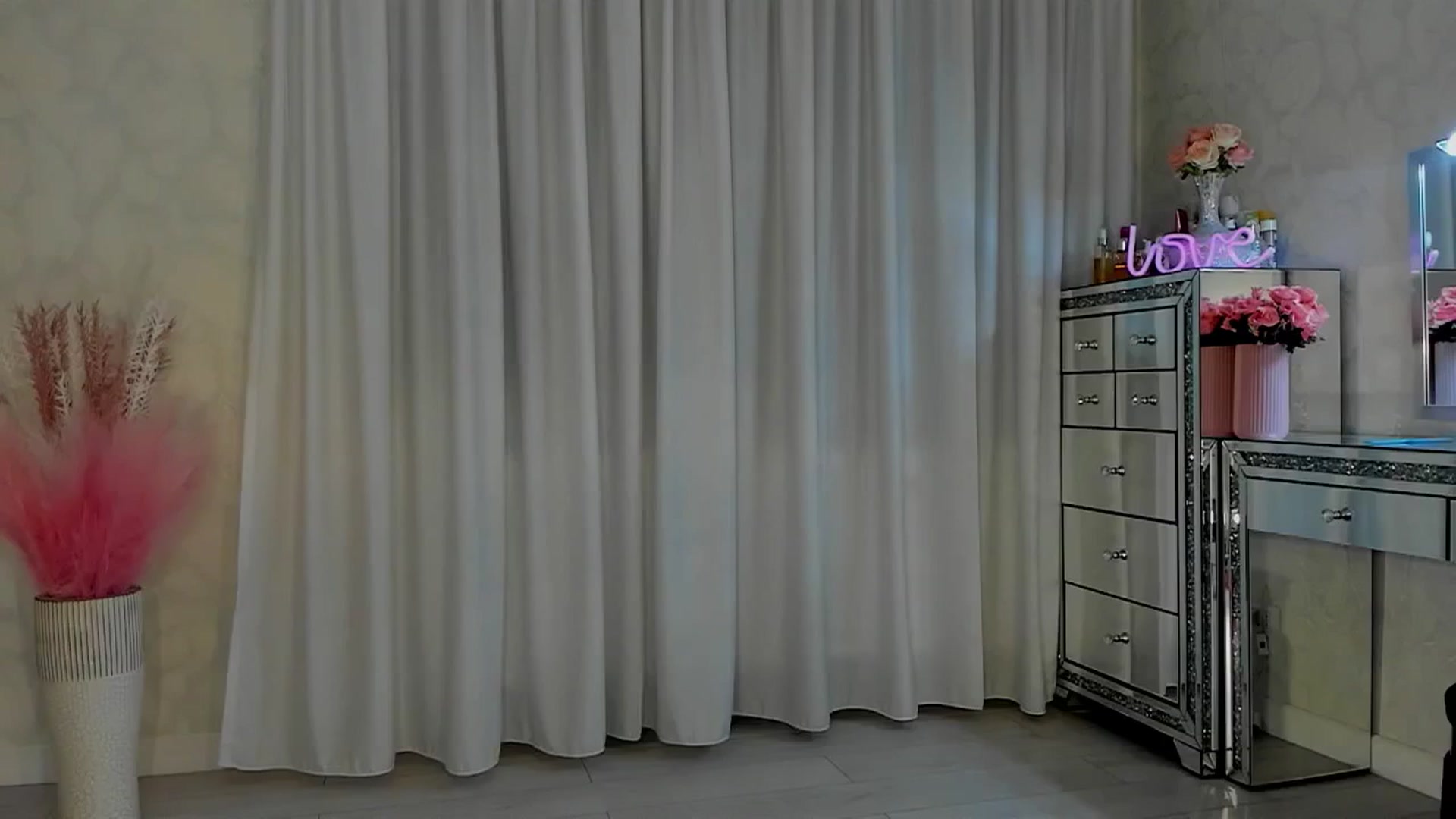 Gallery image thumbnail from MissButterfly's myfreecams stream on, 03/28/2025, 05:36 image 5 of 20