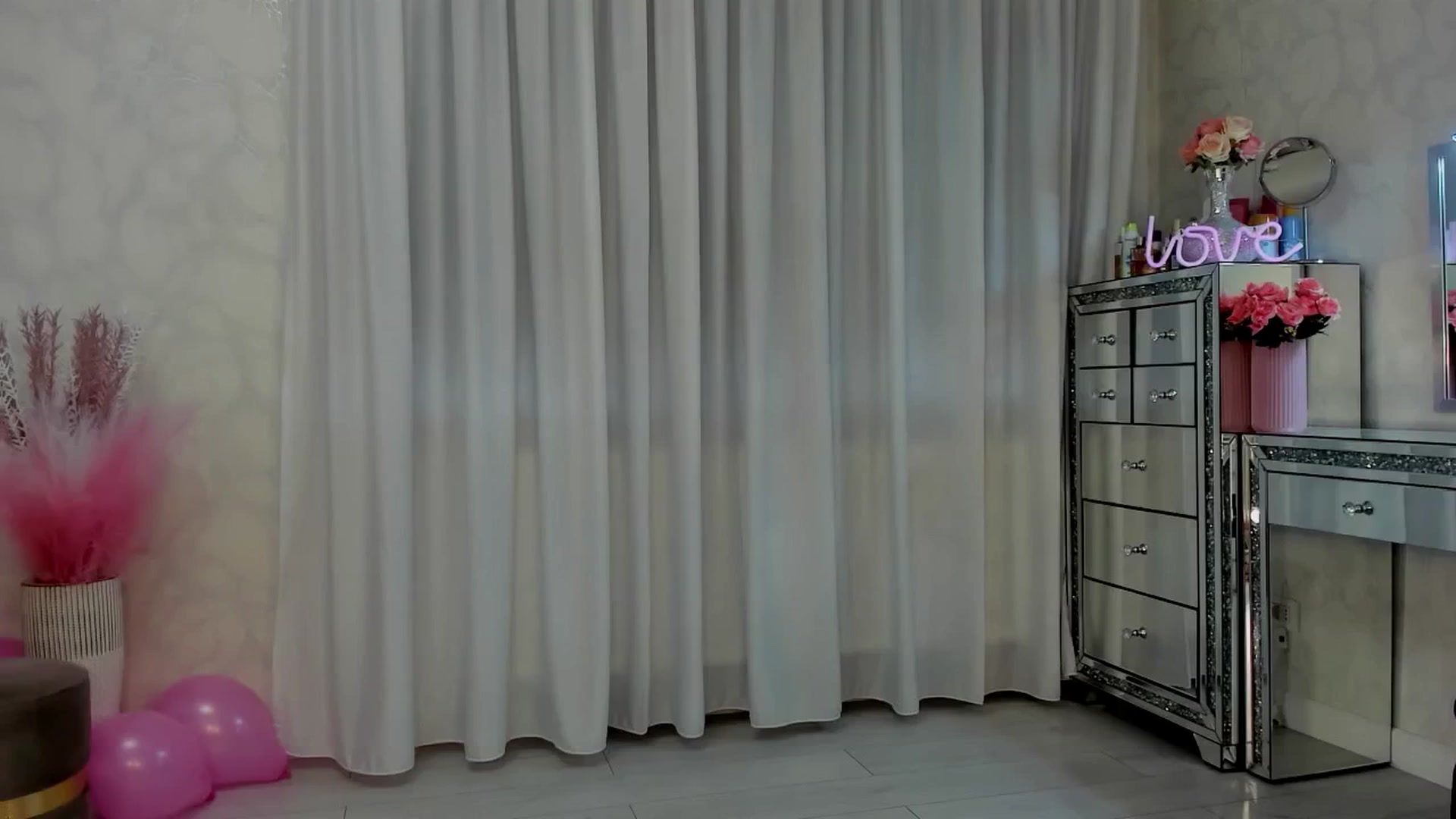 Gallery image thumbnail from MissButterfly's myfreecams stream on, 04/10/2025, 05:13 image 19 of 20