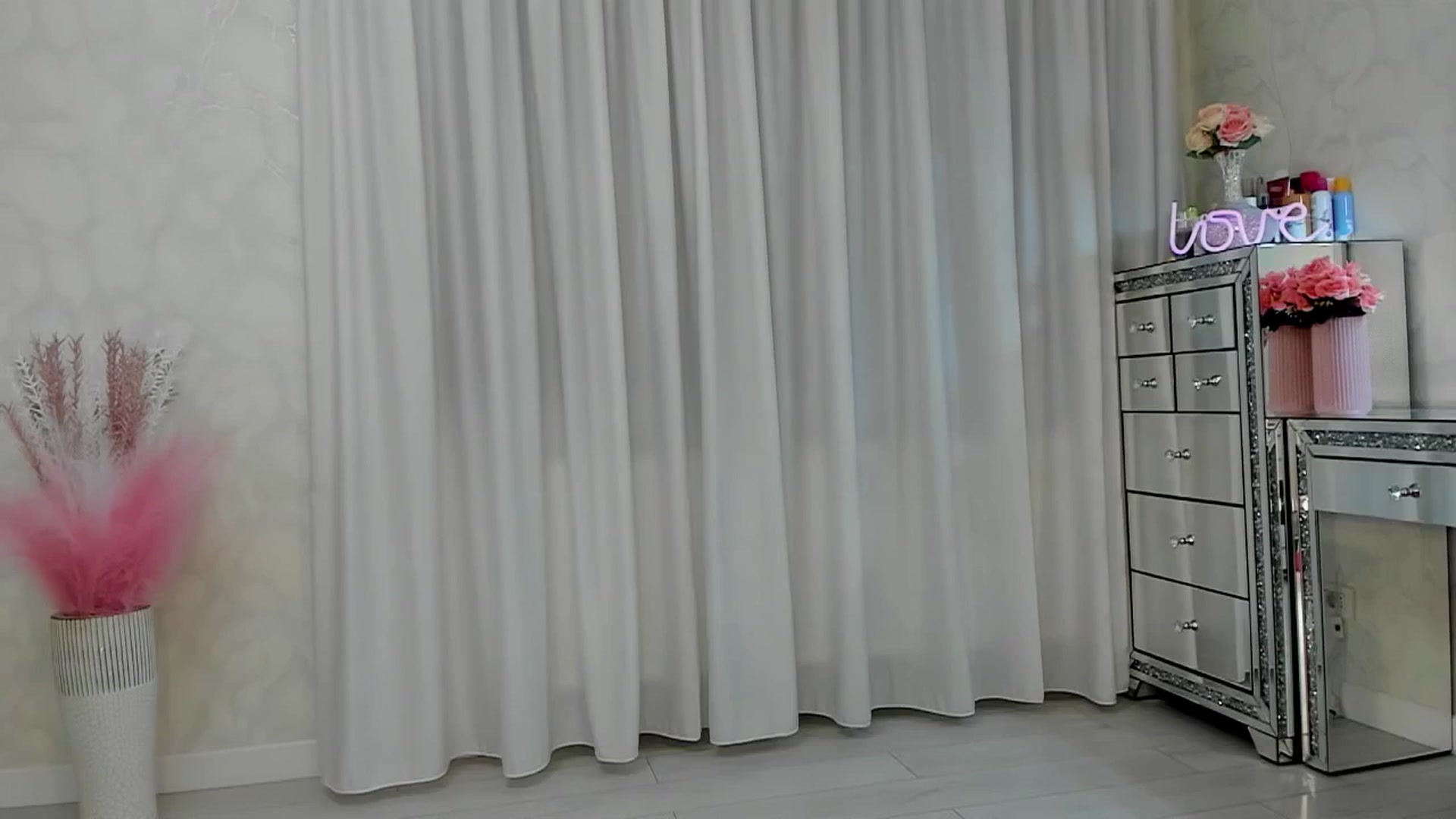 Gallery image thumbnail from MissButterfly's myfreecams stream on, 04/18/2025, 24:08 image 20 of 20