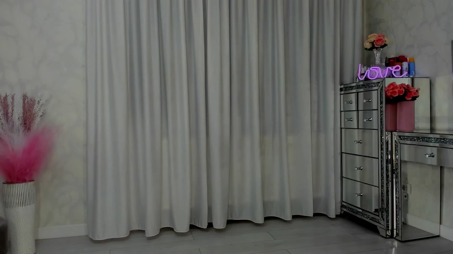 Gallery image thumbnail from MissButterfly's myfreecams stream on, 04/18/2025, 23:48 image 13 of 20