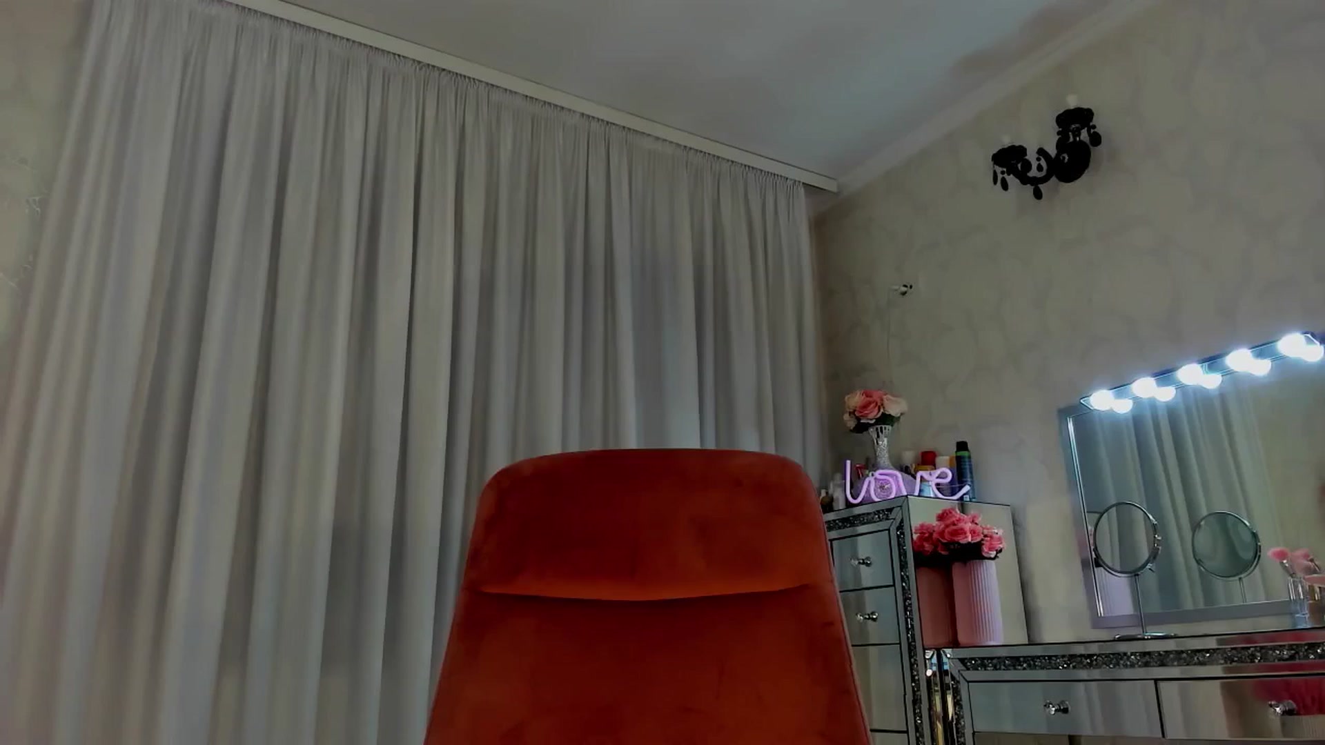 Gallery image thumbnail from MissButterfly's myfreecams stream on, 04/24/2025, 23:01 image 4 of 20