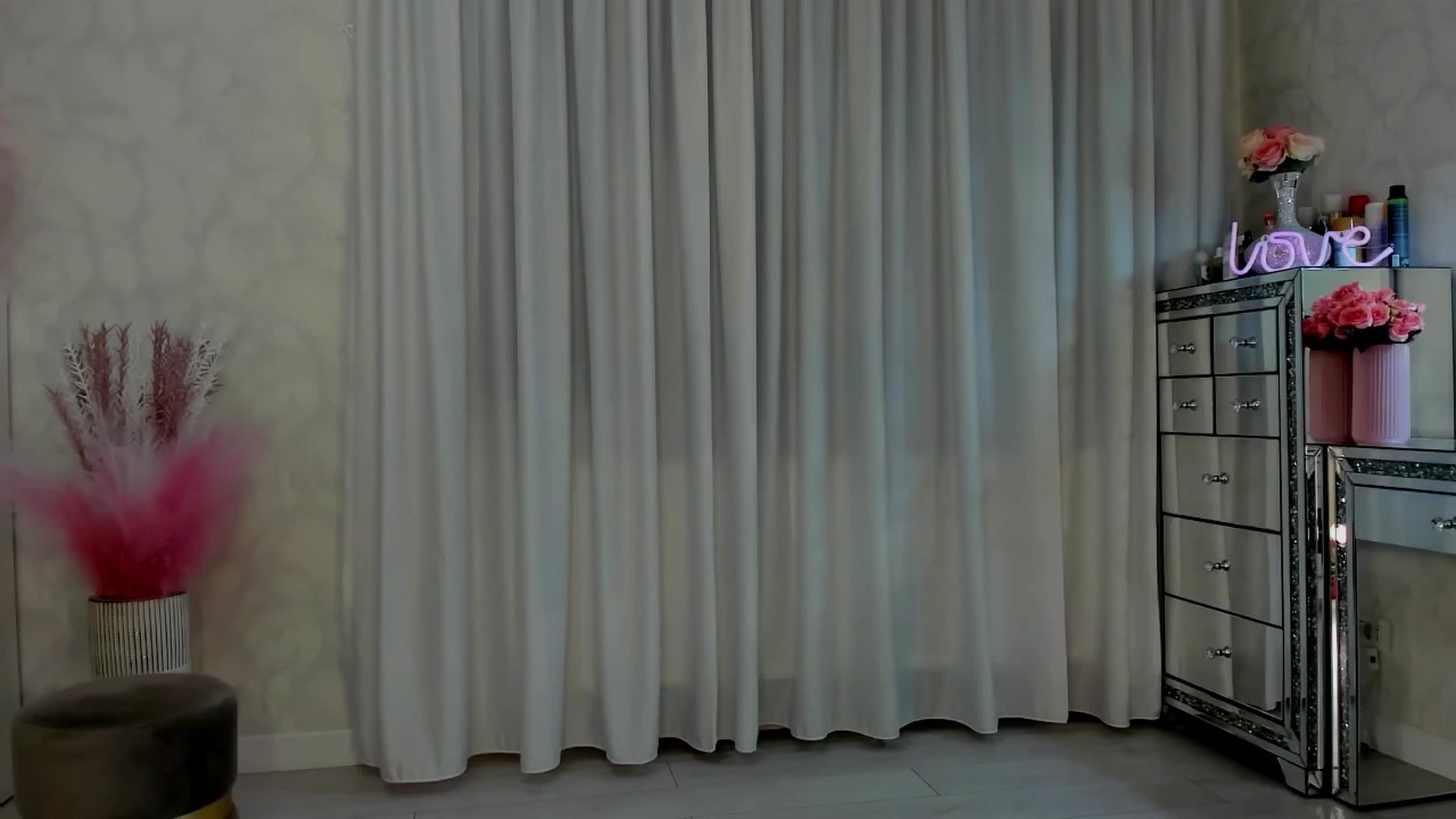 Gallery image thumbnail from MissButterfly's myfreecams stream on, 04/24/2025, 23:01 image 18 of 20