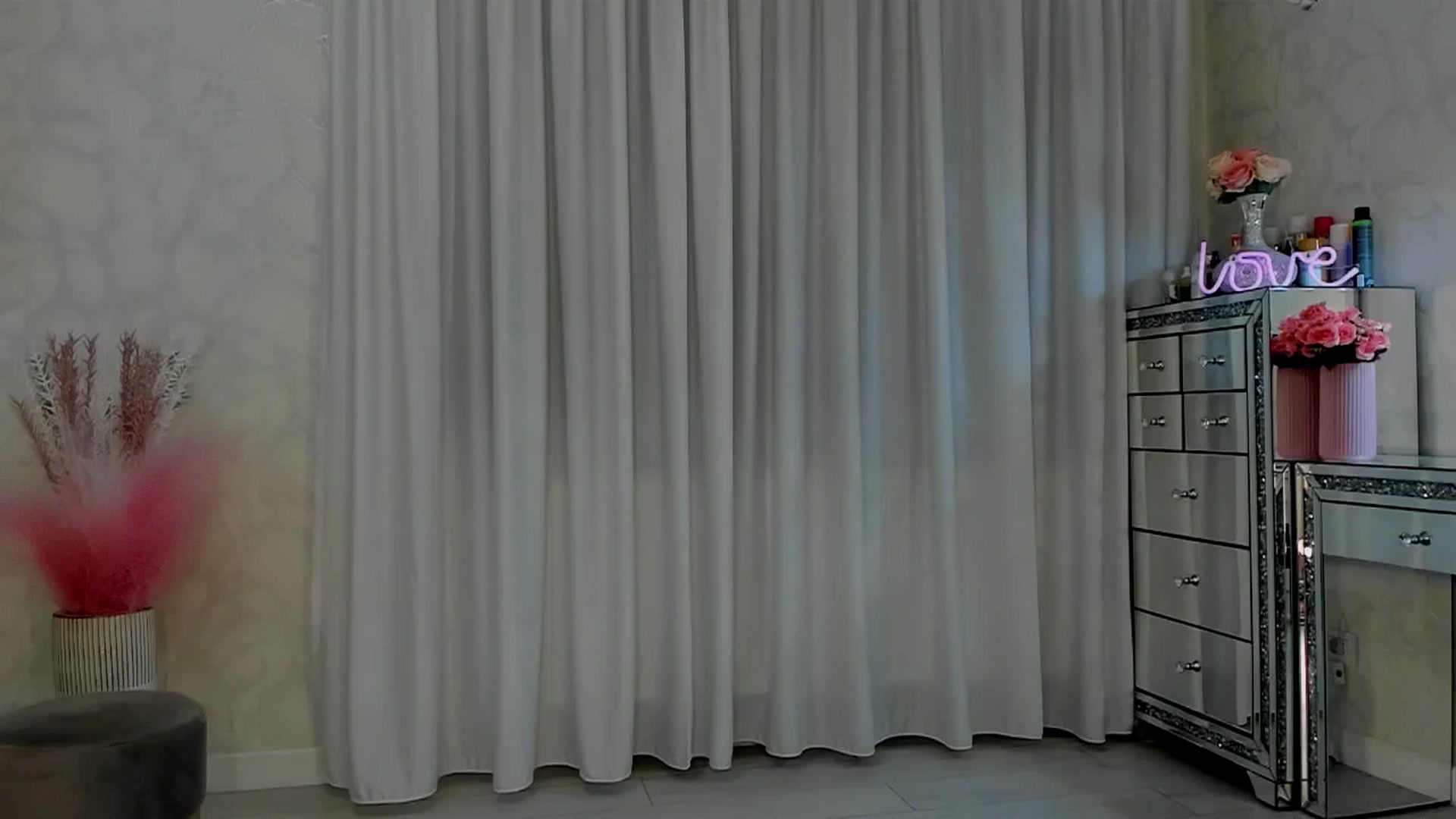 Gallery image thumbnail from MissButterfly's myfreecams stream on, 04/25/2025, 05:13 image 10 of 20