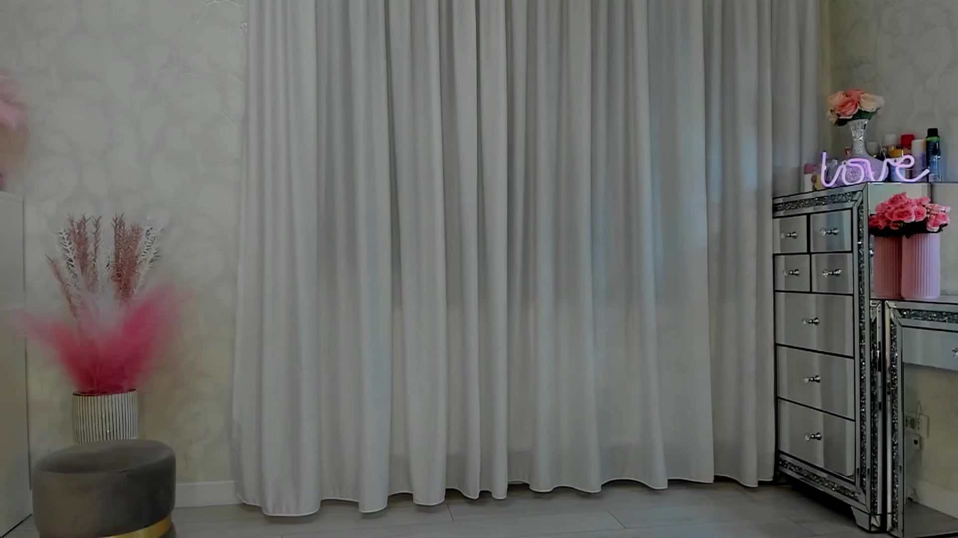 Gallery image thumbnail from MissButterfly's myfreecams stream on, 04/26/2025, 04:05 image 9 of 20