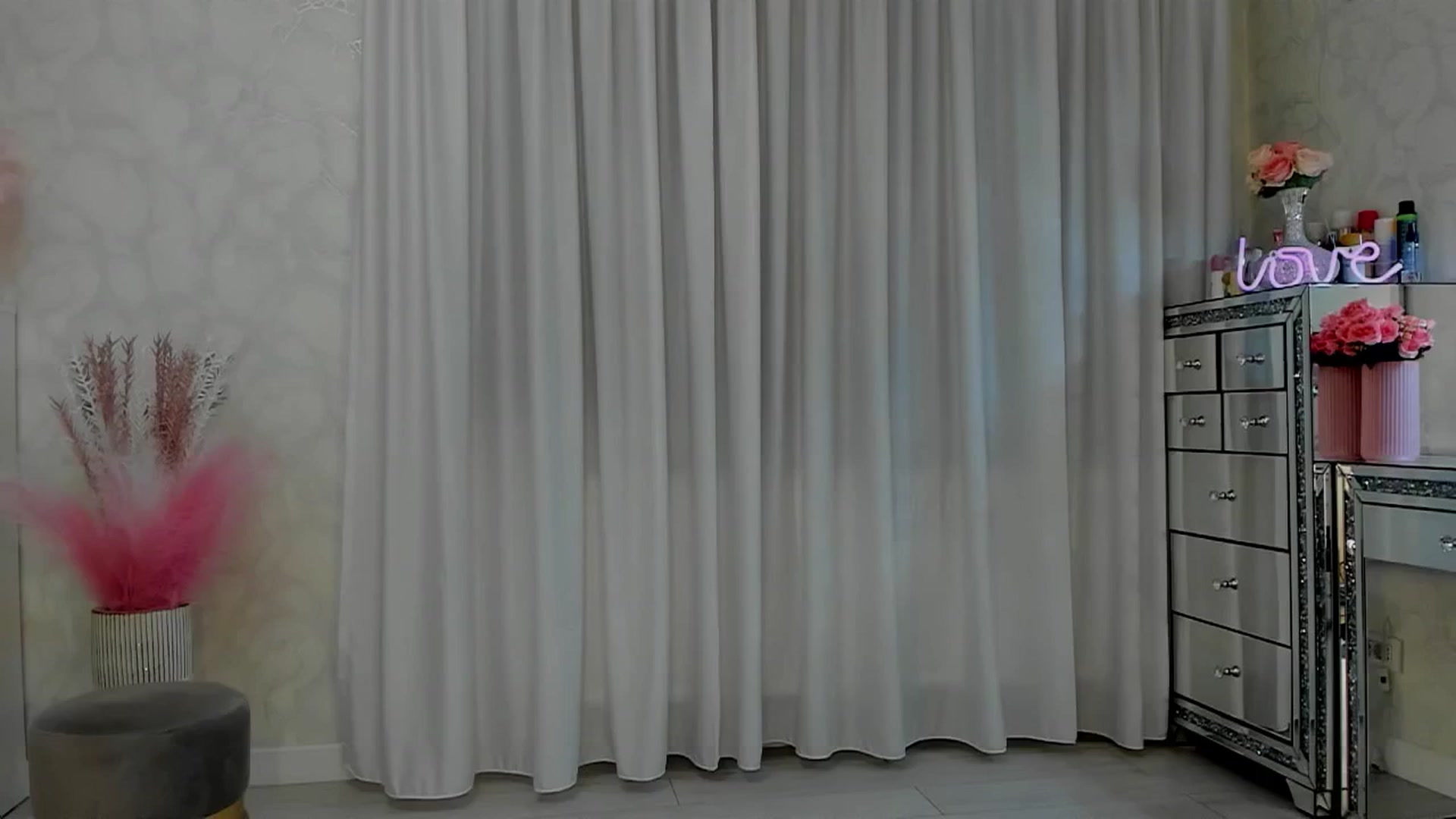 Gallery image thumbnail from MissButterfly's myfreecams stream on, 04/26/2025, 04:05 image 13 of 20