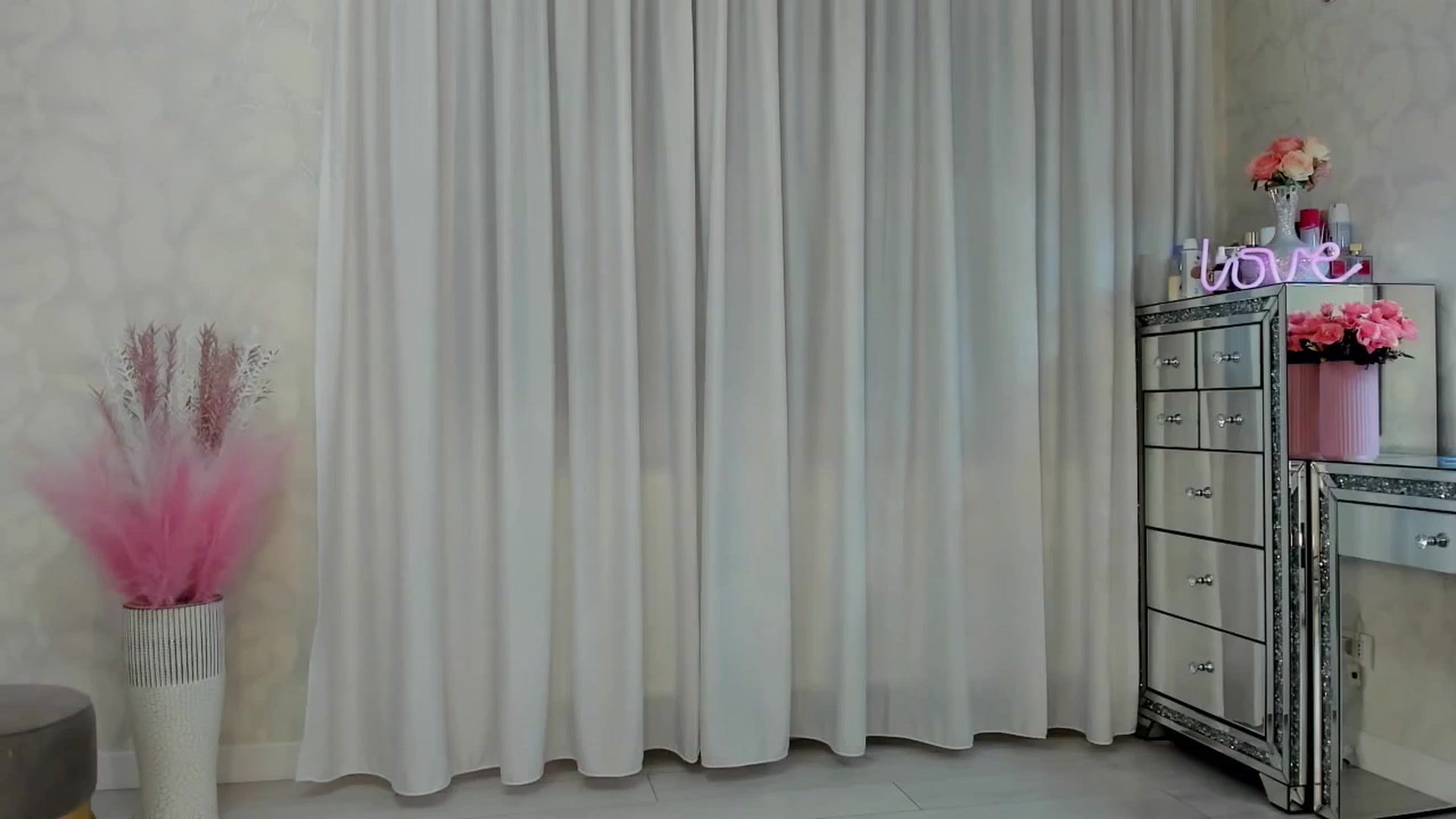 Gallery image thumbnail from MissButterfly's myfreecams stream on, 05/09/2025, 24:03 image 16 of 20