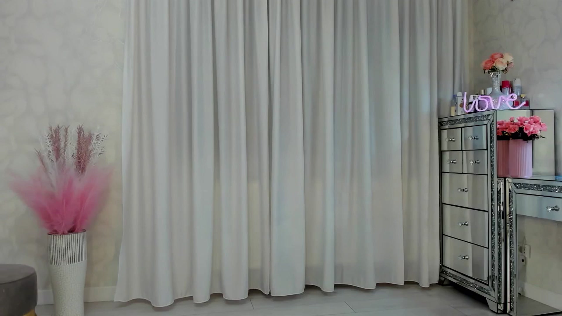 Gallery image thumbnail from MissButterfly's myfreecams stream on, 05/09/2025, 24:03 image 15 of 20