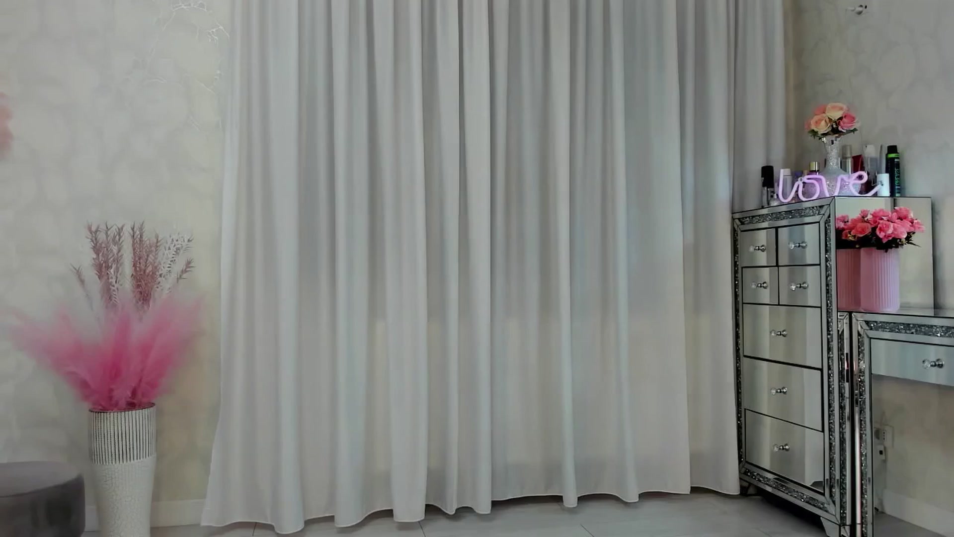 Gallery image thumbnail from MissButterfly's myfreecams stream on, 05/14/2025, 23:57 image 11 of 20