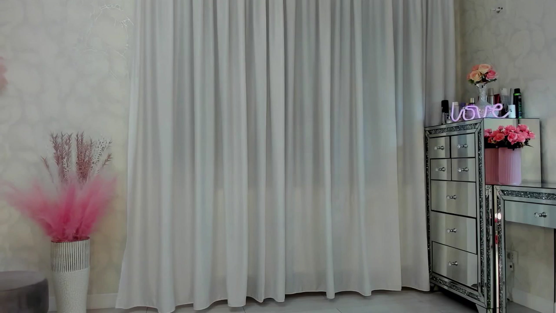 Gallery image thumbnail from MissButterfly's myfreecams stream on, 05/14/2025, 23:57 image 1 of 20