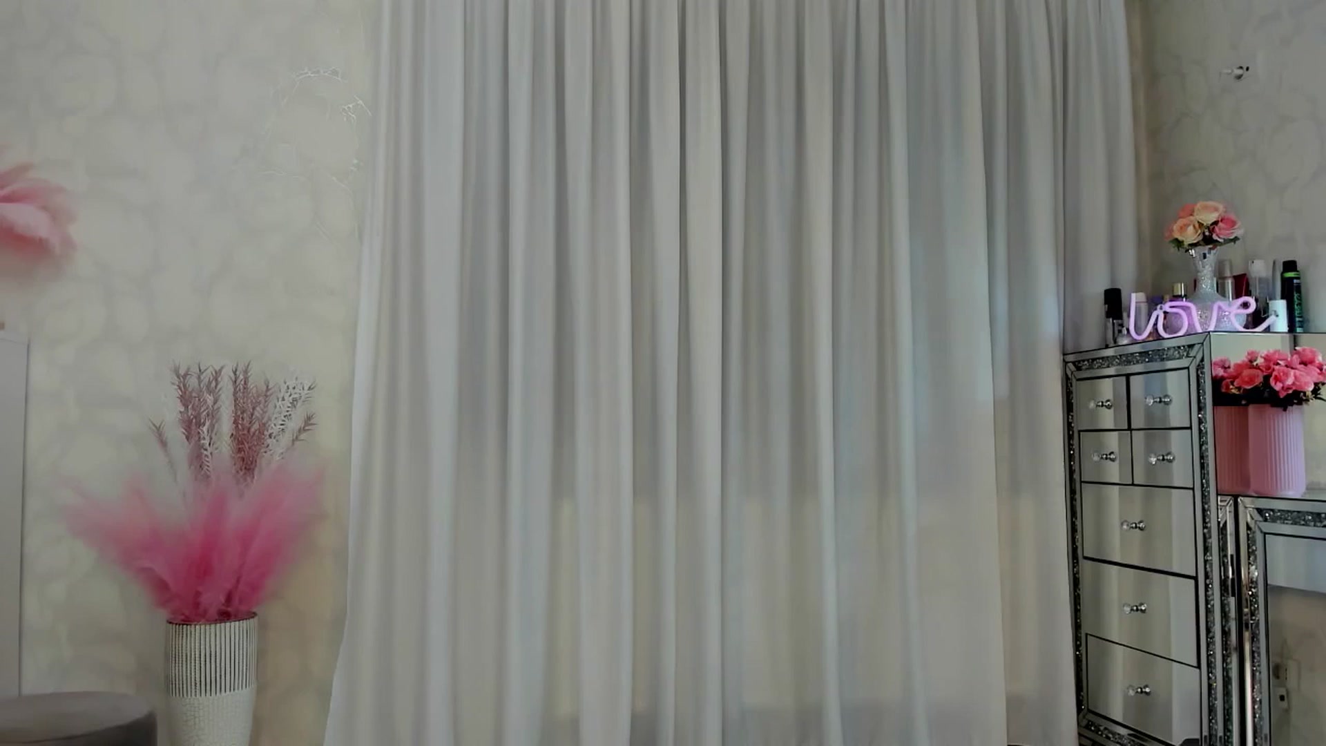 Gallery image thumbnail from MissButterfly's myfreecams stream on, 05/14/2025, 23:57 image 20 of 20