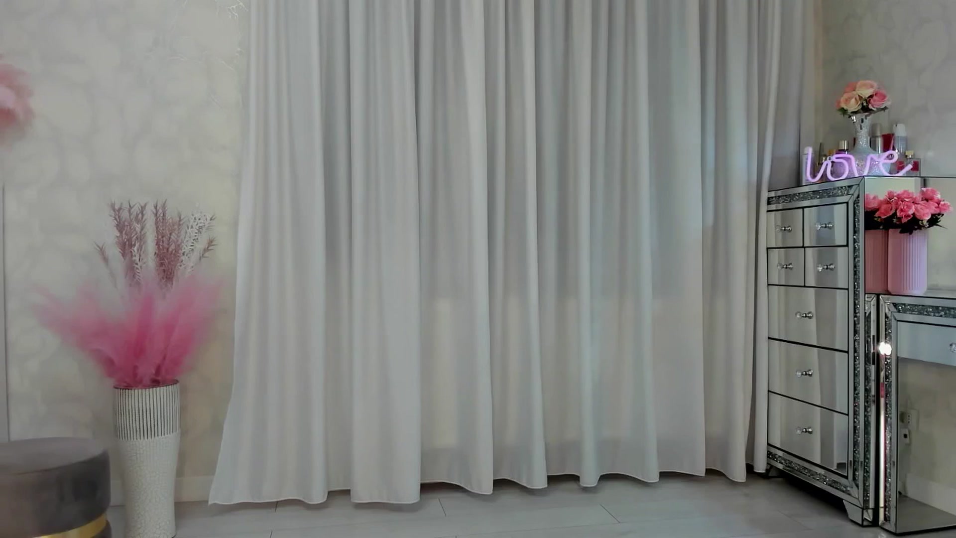 Gallery image thumbnail from MissButterfly's myfreecams stream on, 05/16/2025, 24:39 image 6 of 20