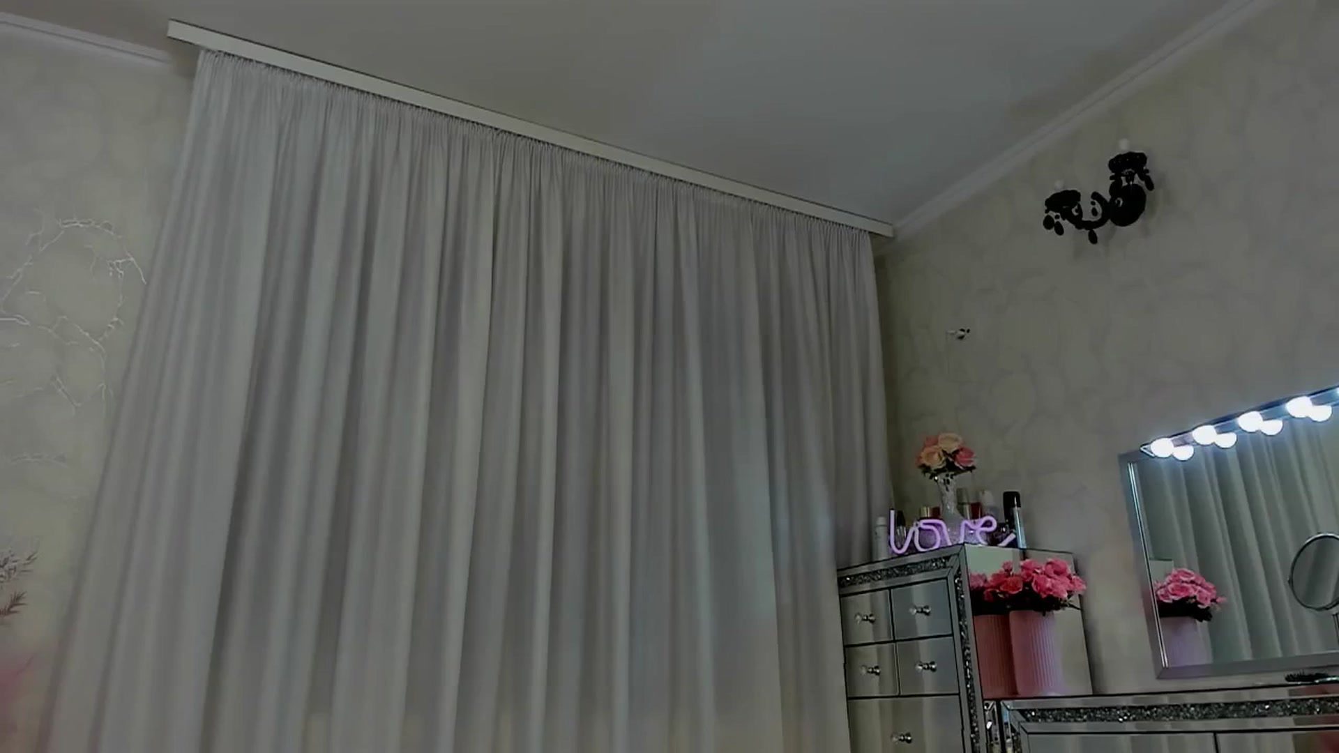 Gallery image thumbnail from MissButterfly's myfreecams stream on, 05/17/2025, 22:44 image 18 of 20
