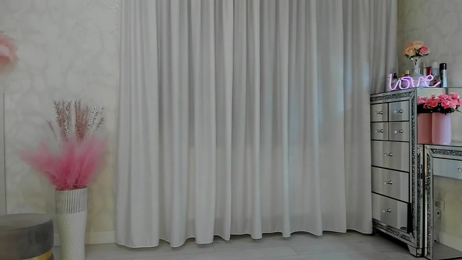 Gallery image thumbnail from MissButterfly's myfreecams stream on, 05/17/2025, 22:44 image 2 of 20