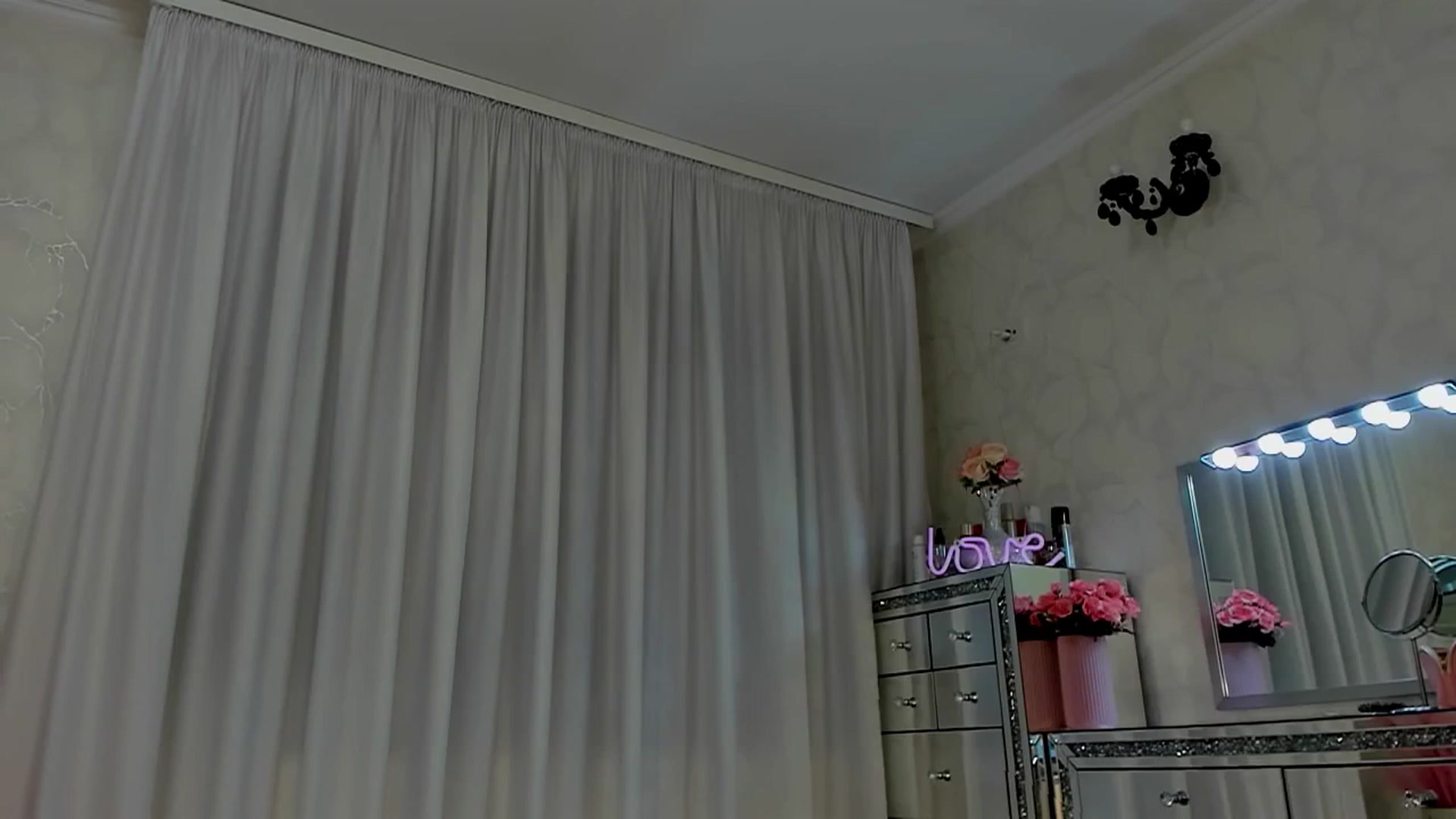 Gallery image thumbnail from MissButterfly's myfreecams stream on, 05/17/2025, 22:44 image 13 of 20
