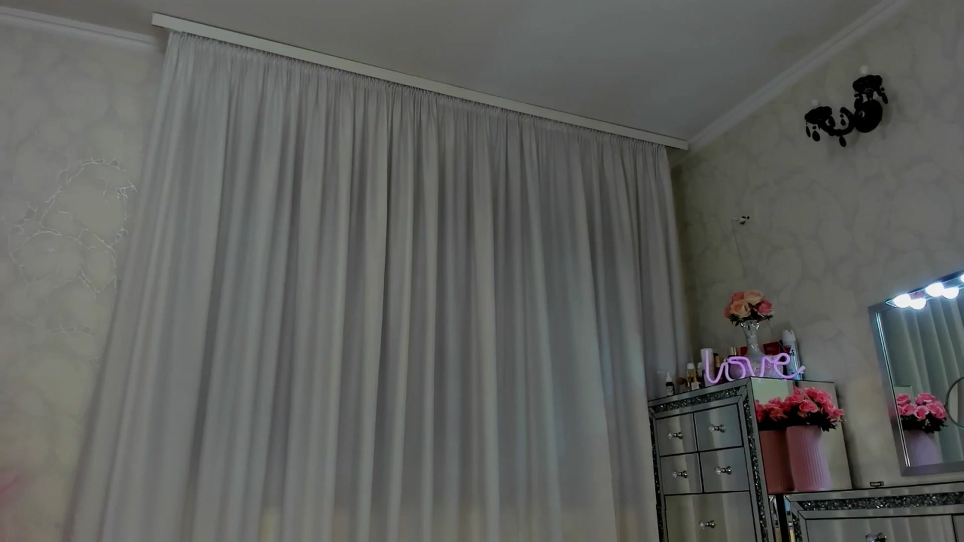 Gallery image thumbnail from MissButterfly's myfreecams stream on, 05/24/2025, 03:55 image 13 of 20