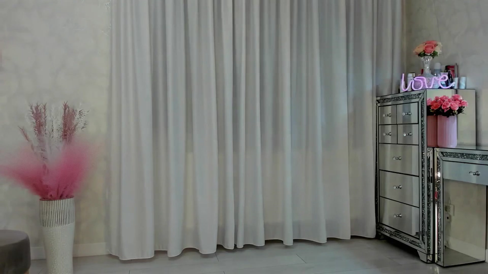 Gallery image thumbnail from MissButterfly's myfreecams stream on, 05/28/2025, 23:54 image 19 of 20