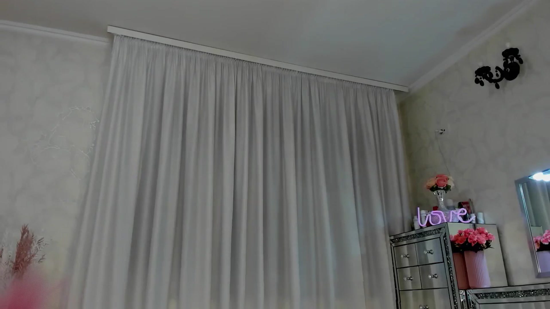 Gallery image thumbnail from MissButterfly's myfreecams stream on, 05/28/2025, 23:54 image 8 of 20
