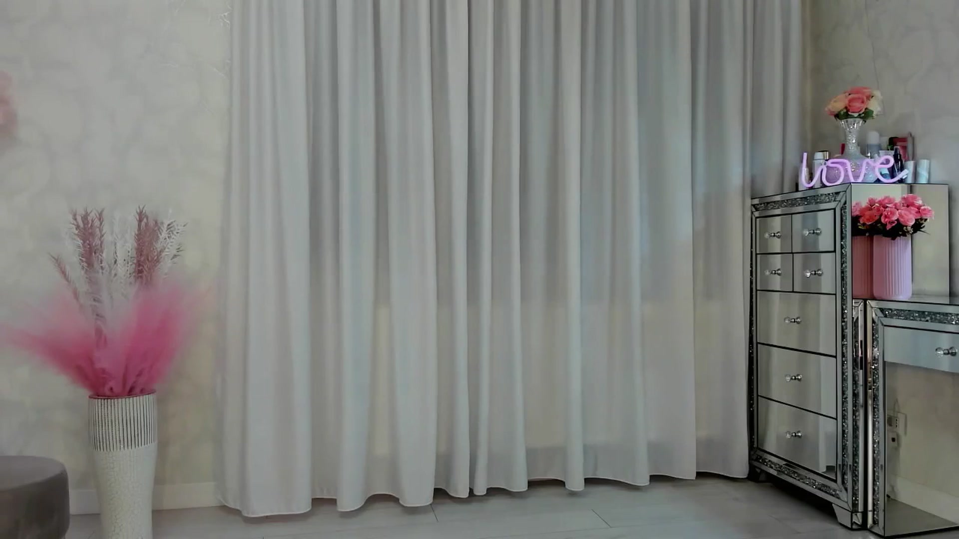 Gallery image thumbnail from MissButterfly's myfreecams stream on, 05/28/2025, 23:54 image 14 of 20