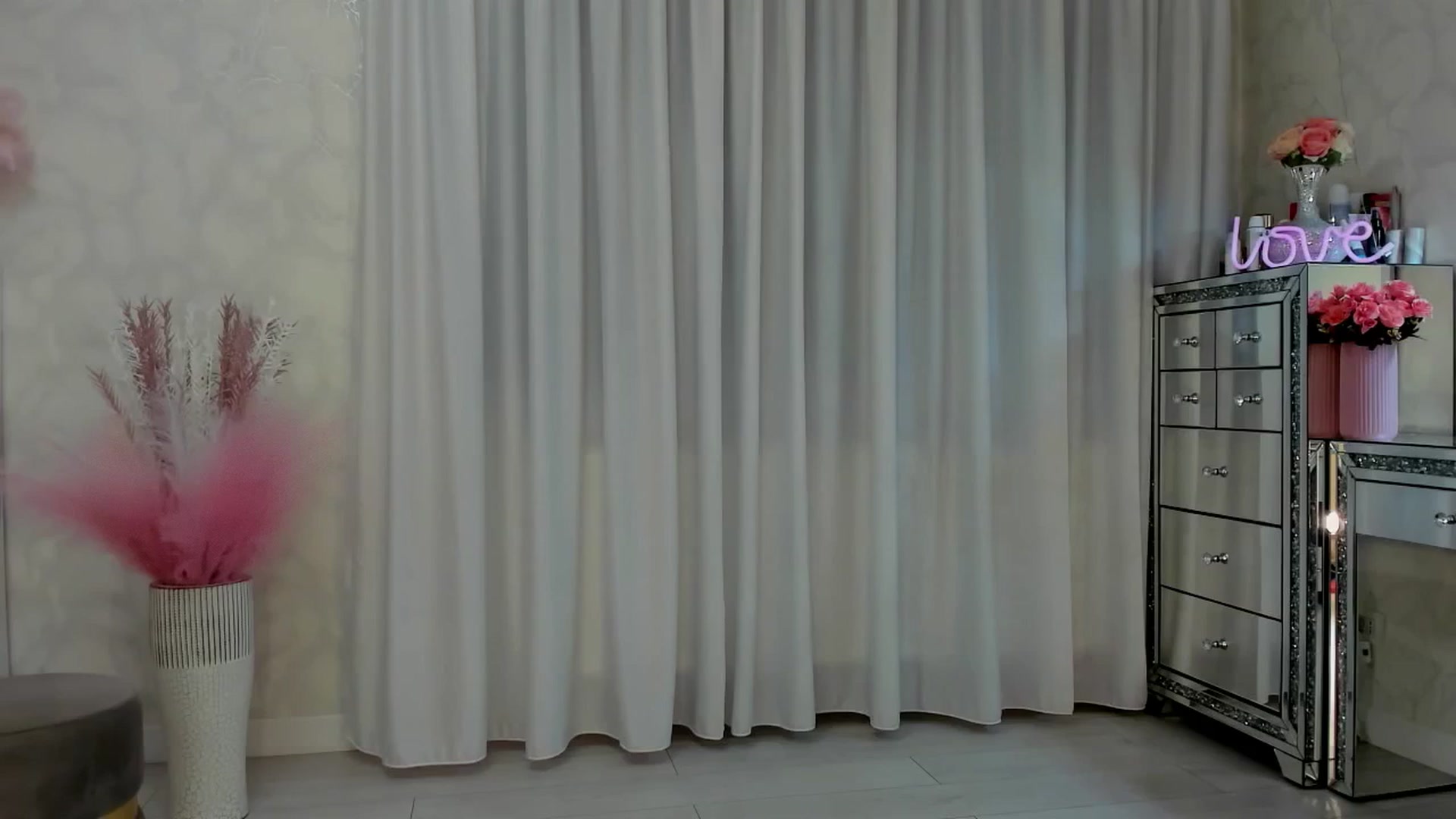 Gallery image thumbnail from MissButterfly's myfreecams stream on, 05/29/2025, 03:46 image 12 of 20