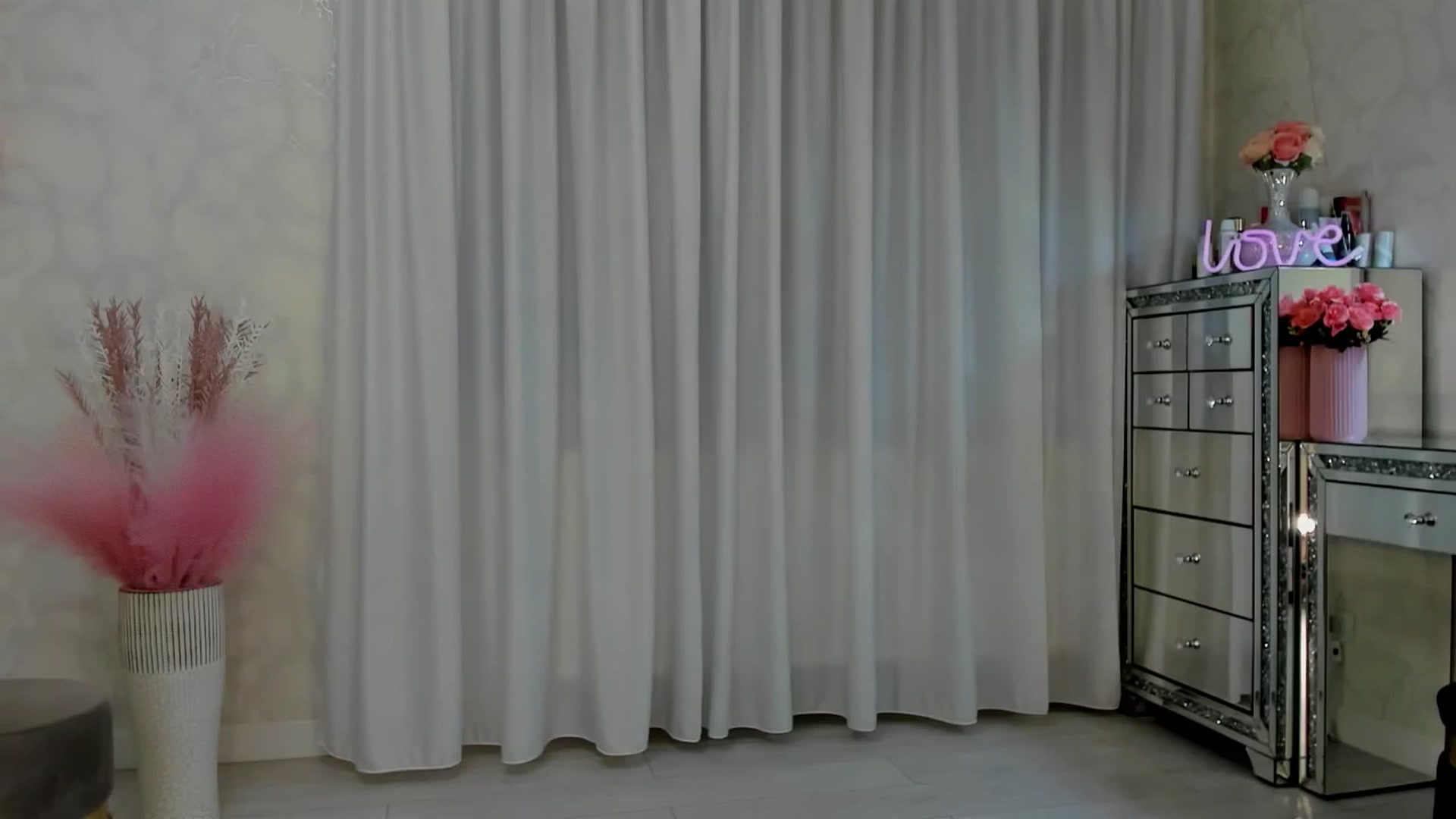 Gallery image thumbnail from MissButterfly's myfreecams stream on, 05/29/2025, 03:46 image 16 of 20