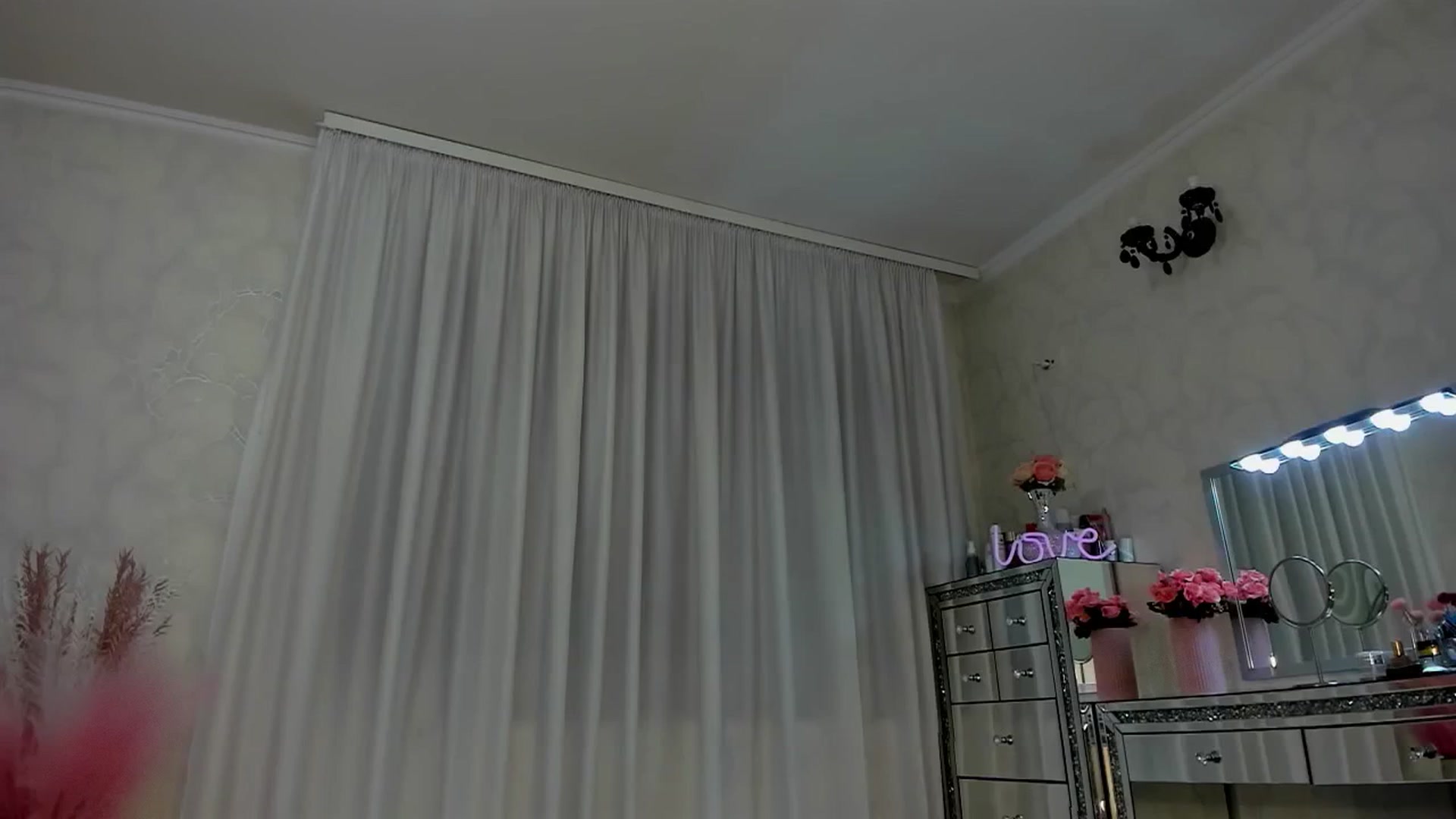 Gallery image thumbnail from MissButterfly's myfreecams stream on, 05/30/2025, 24:50 image 13 of 20