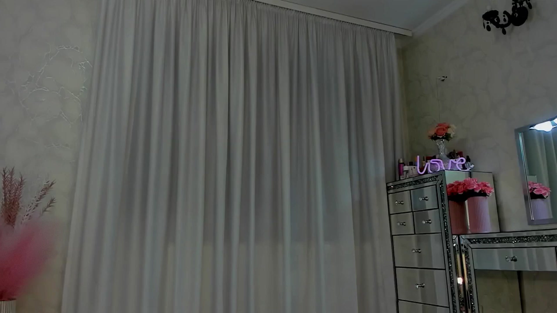 Gallery image thumbnail from MissButterfly's myfreecams stream on, 06/13/2025, 24:15 image 14 of 20