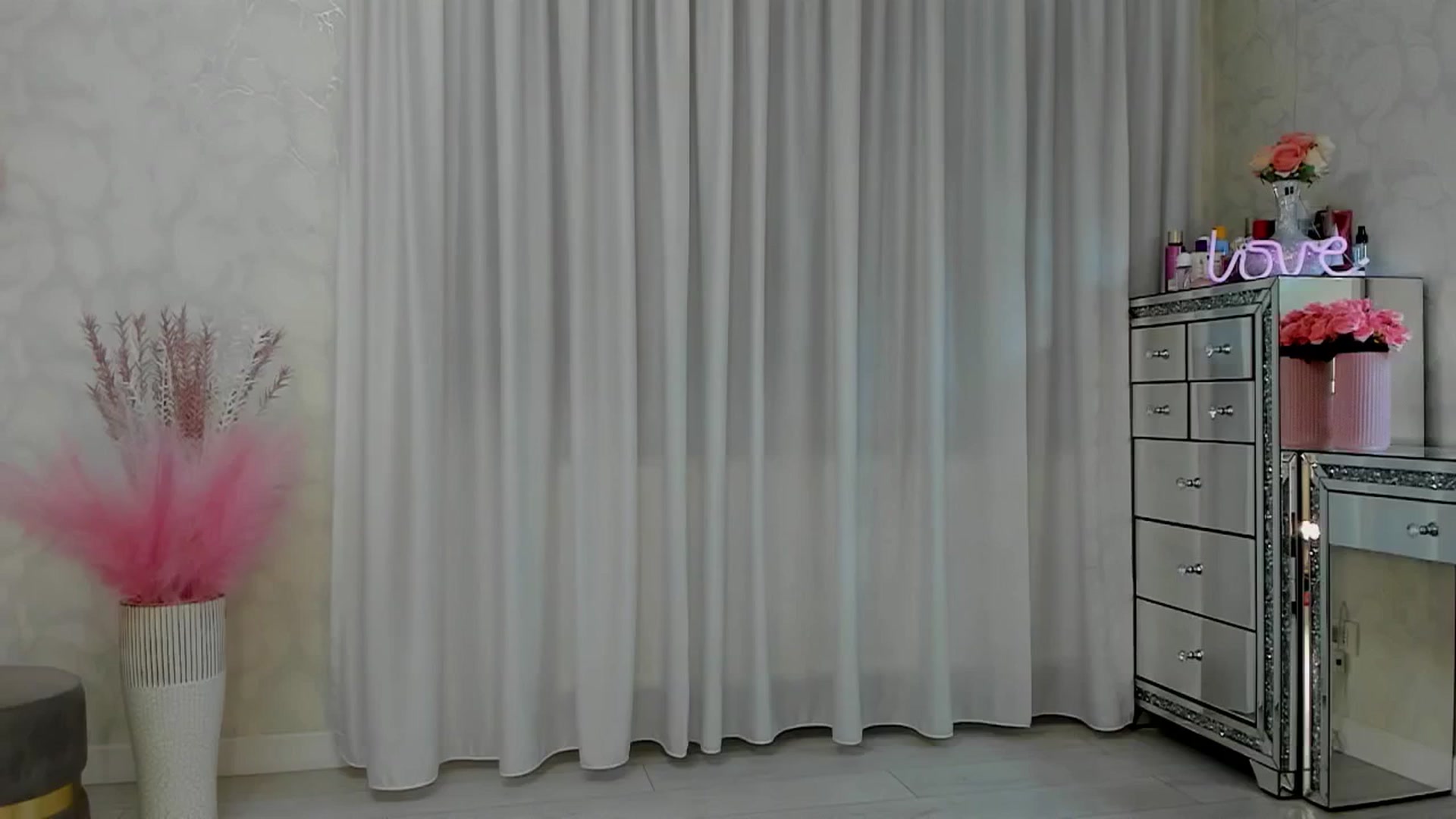 Gallery image thumbnail from MissButterfly's myfreecams stream on, 06/13/2025, 03:36 image 16 of 20