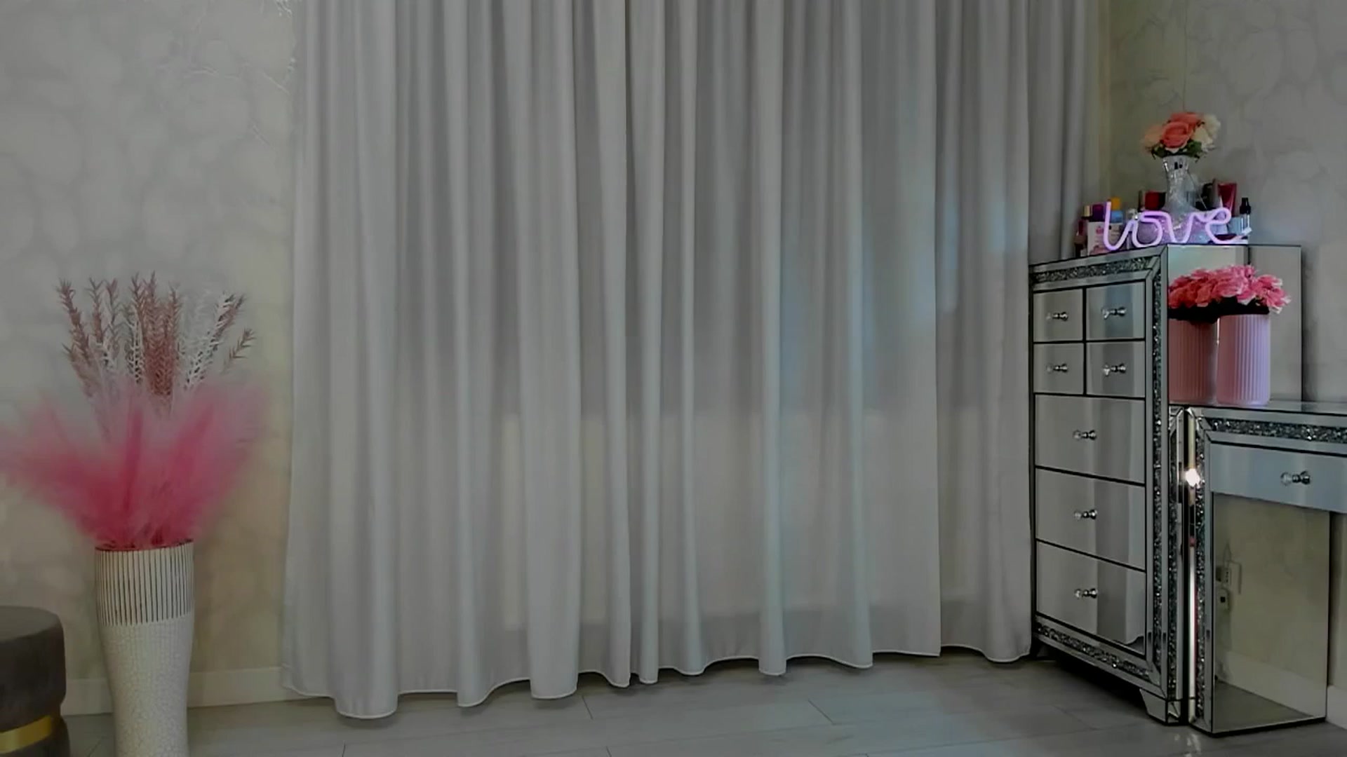Gallery image thumbnail from MissButterfly's myfreecams stream on, 06/14/2025, 03:00 image 19 of 20