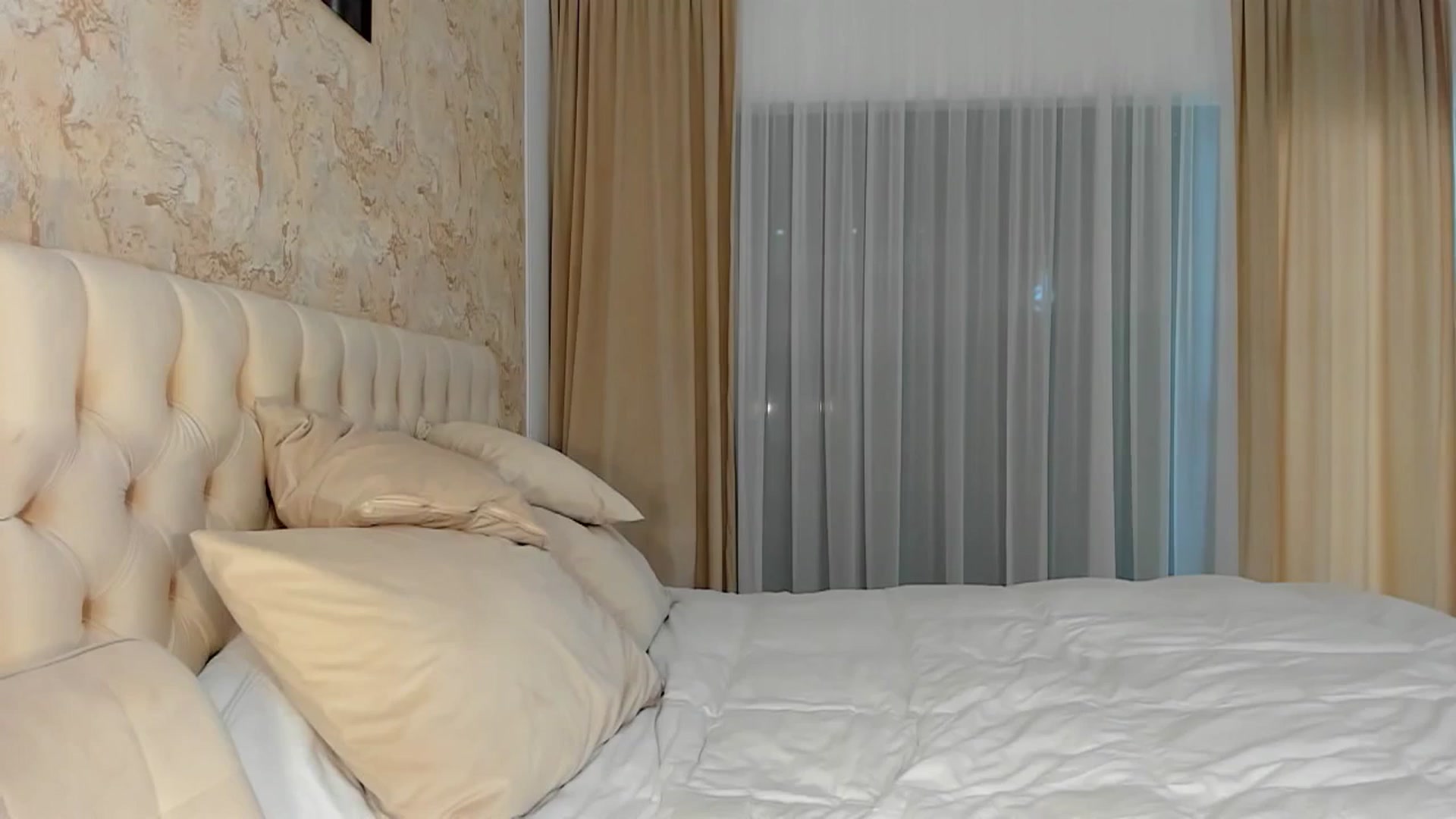 Gallery image thumbnail from MissButterfly's myfreecams stream on, 06/27/2025, 05:04 image 3 of 20