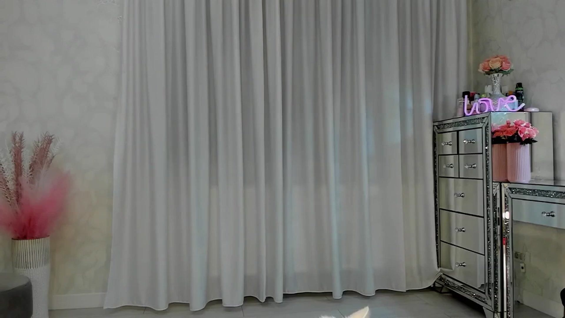 Gallery image thumbnail from MissButterfly's myfreecams stream on, 07/16/2025, 24:03 image 17 of 20