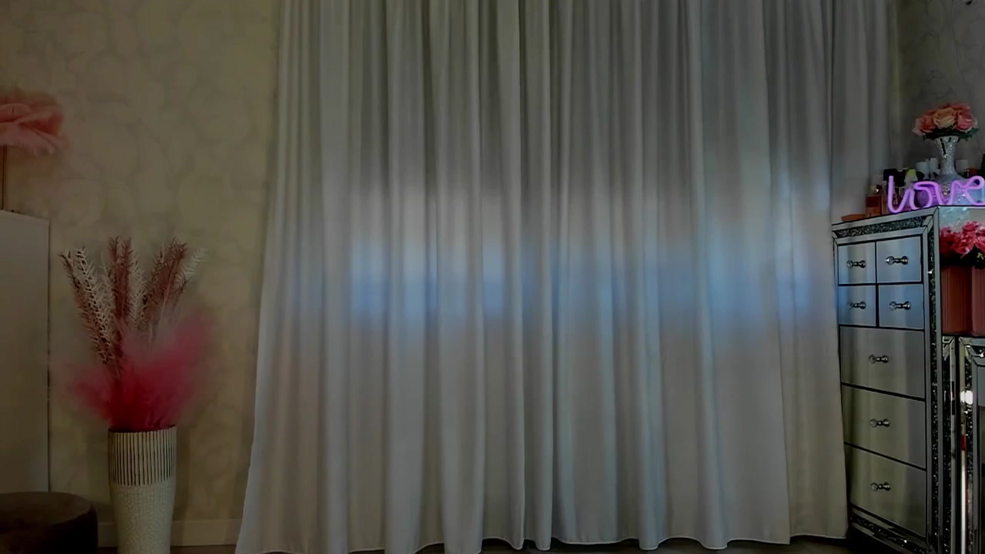 Gallery image thumbnail from MissButterfly's myfreecams stream on, 07/18/2025, 04:44 image 10 of 20
