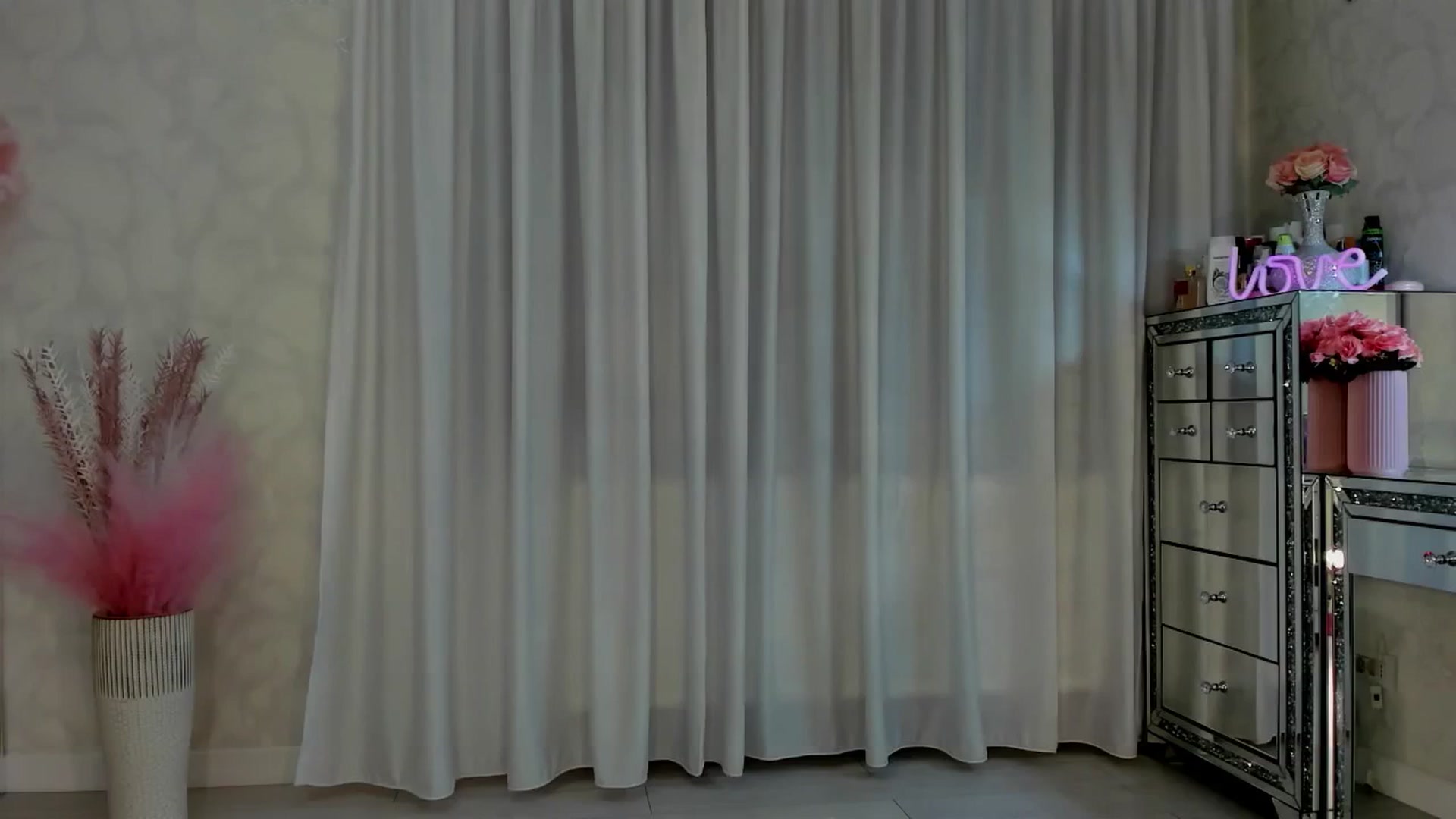 Gallery image thumbnail from MissButterfly's myfreecams stream on, 07/18/2025, 23:49 image 5 of 20
