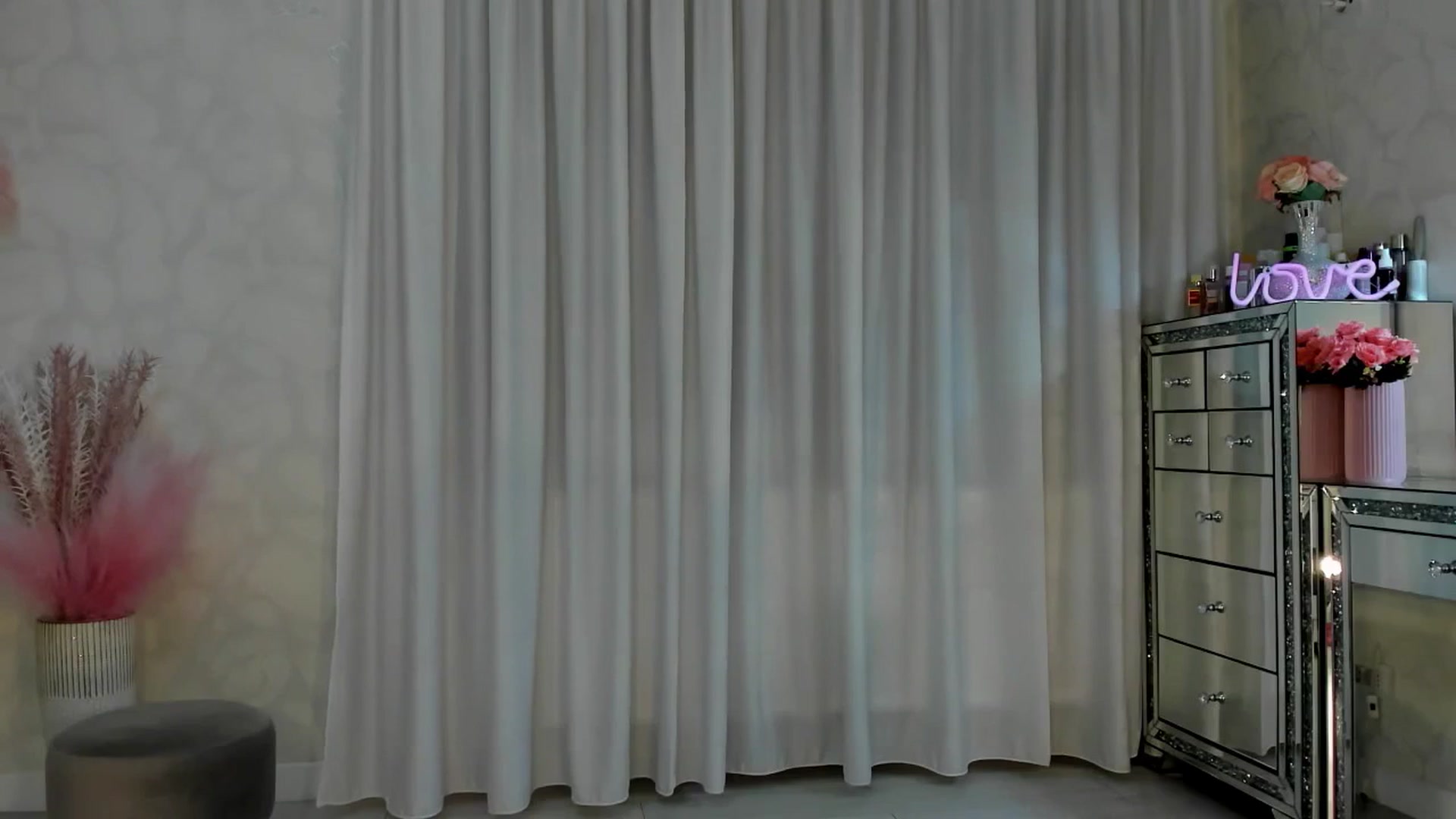 Gallery image thumbnail from MissButterfly's myfreecams stream on, 07/31/2025, 24:17 image 3 of 20