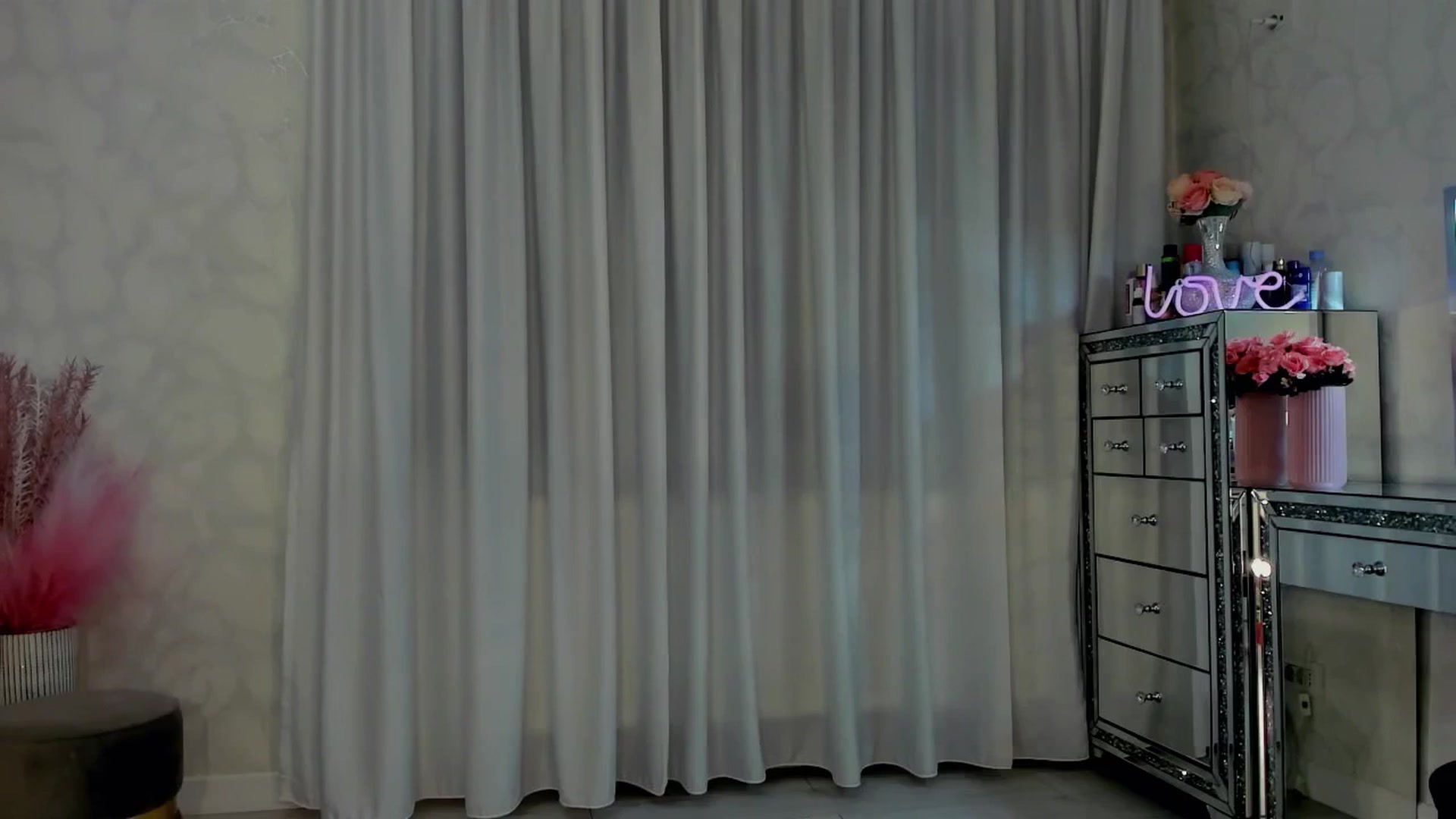 Gallery image thumbnail from MissButterfly's myfreecams stream on, 08/13/2025, 03:56 image 10 of 20