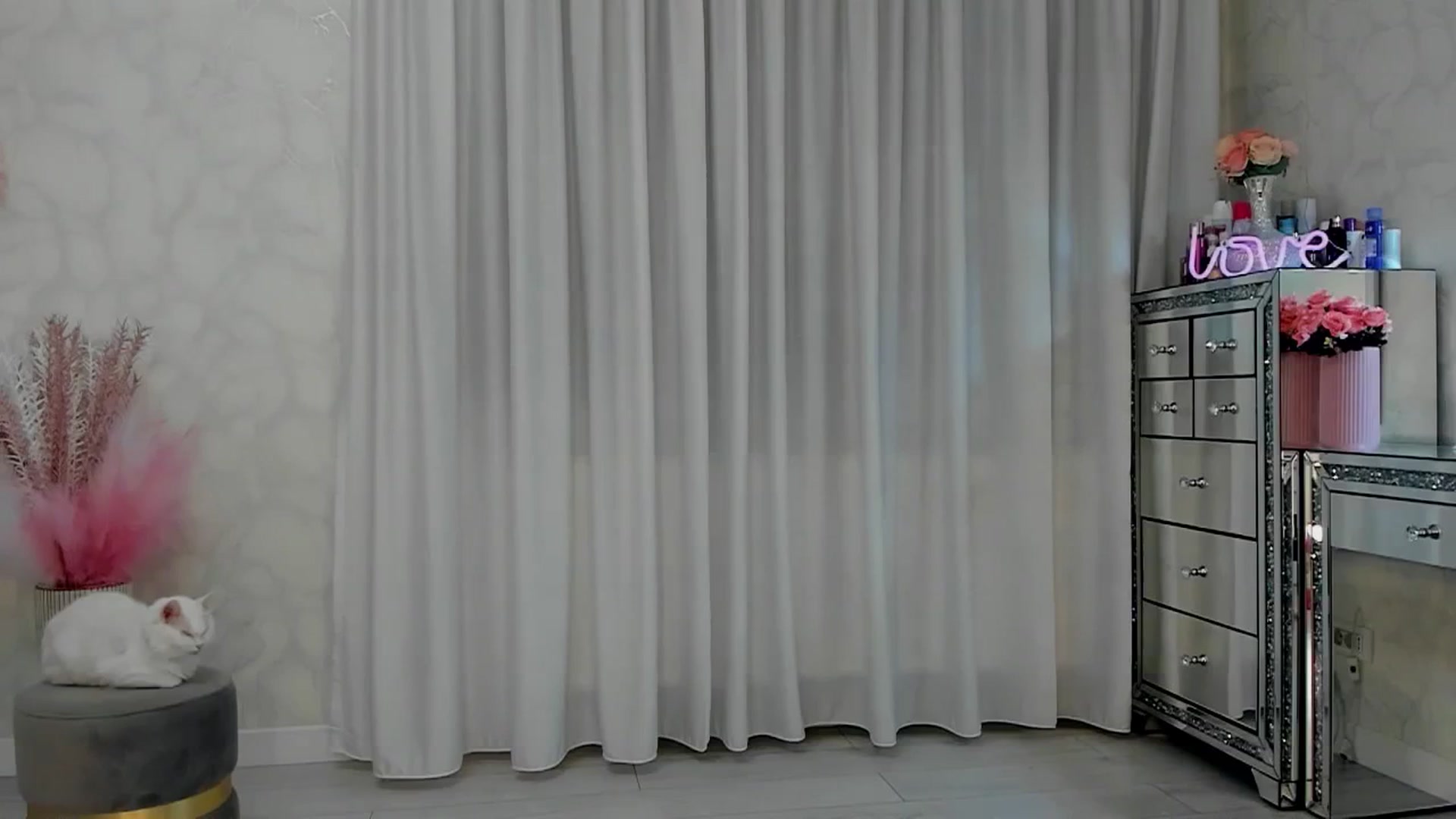 Gallery image thumbnail from MissButterfly's myfreecams stream on, 08/14/2025, 04:14 image 13 of 20