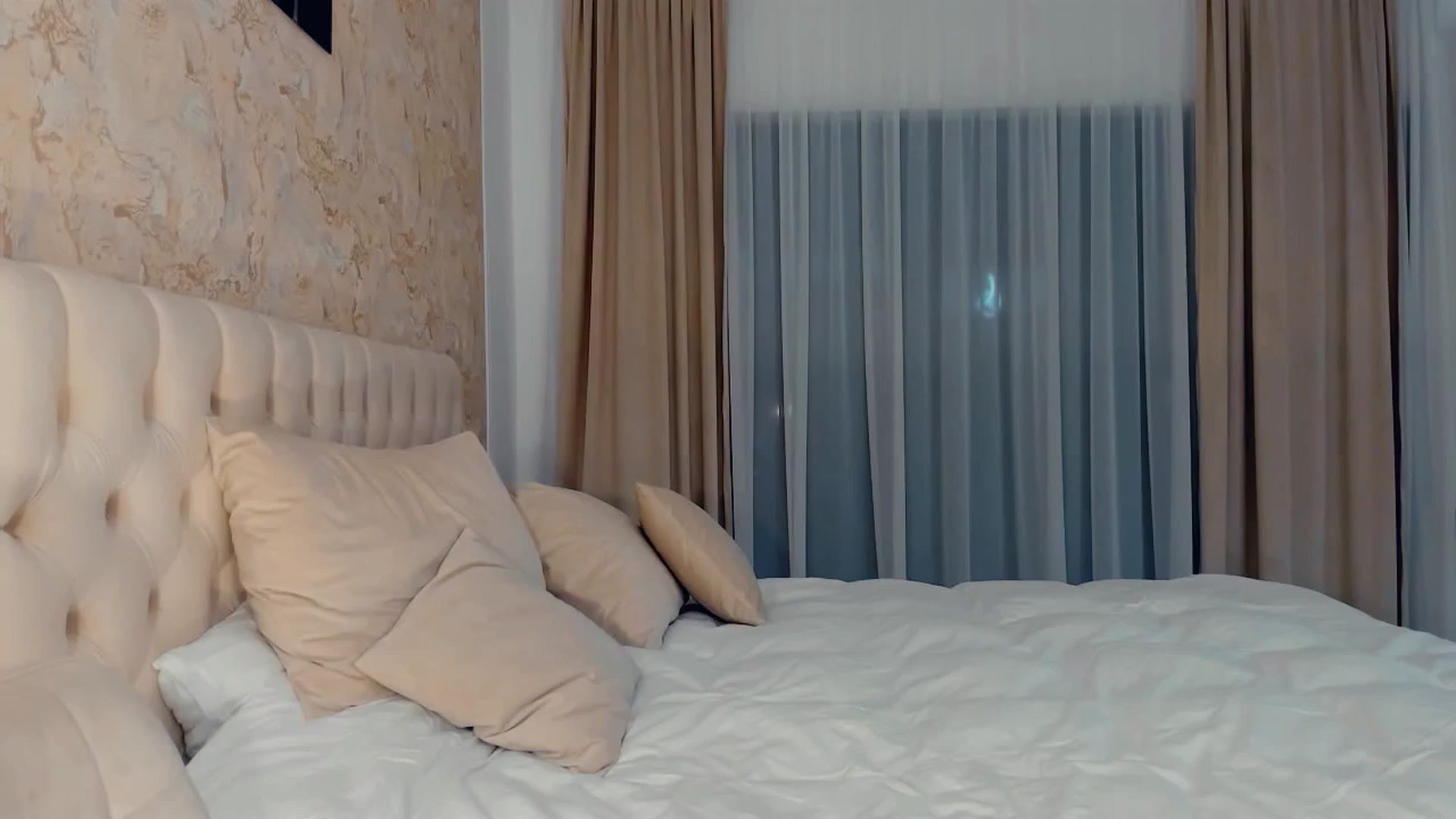 Gallery image thumbnail from MissButterfly's myfreecams stream on, 08/28/2025, 24:54 image 5 of 20