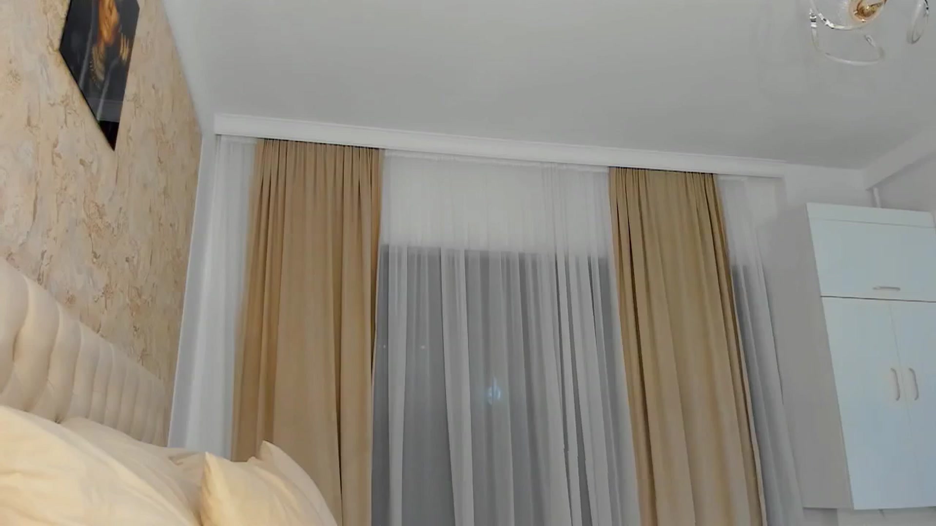 Gallery image thumbnail from MissButterfly's myfreecams stream on, 08/29/2025, 24:03 image 15 of 20