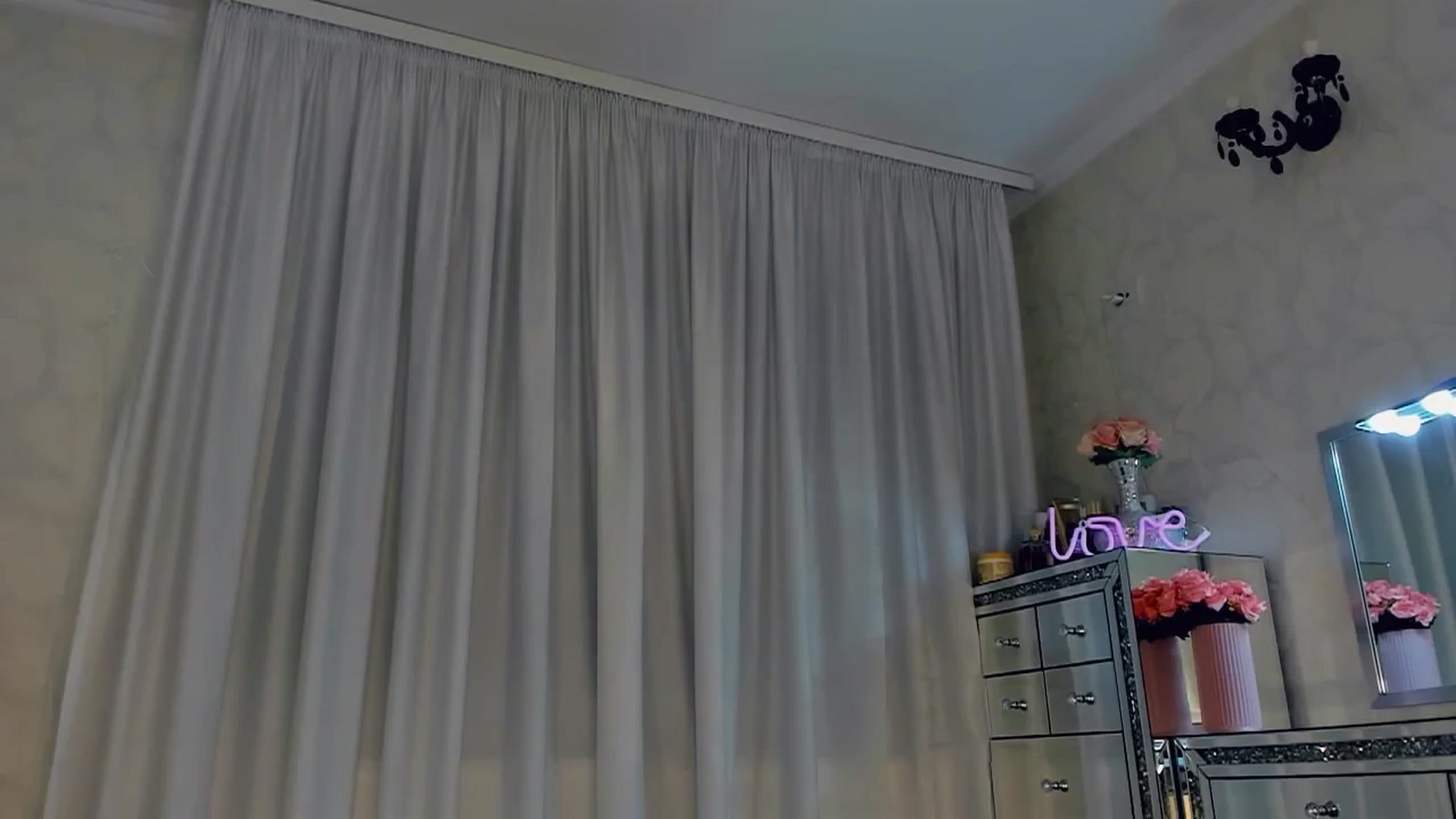 Gallery image thumbnail from MissButterfly's myfreecams stream on, 09/06/2025, 24:03 image 8 of 20